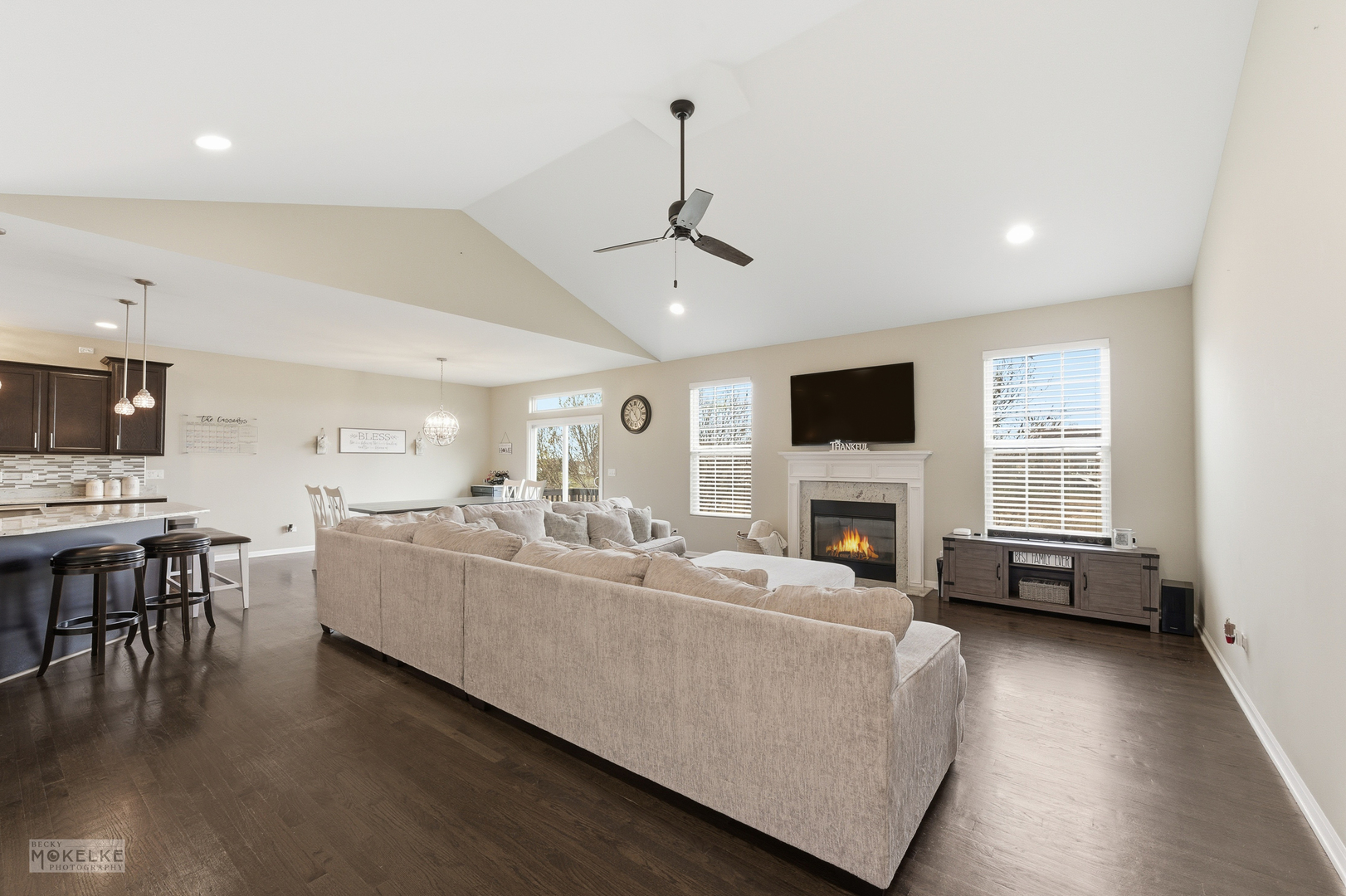 931 S Carly Circle, Yorkville, IL 60560