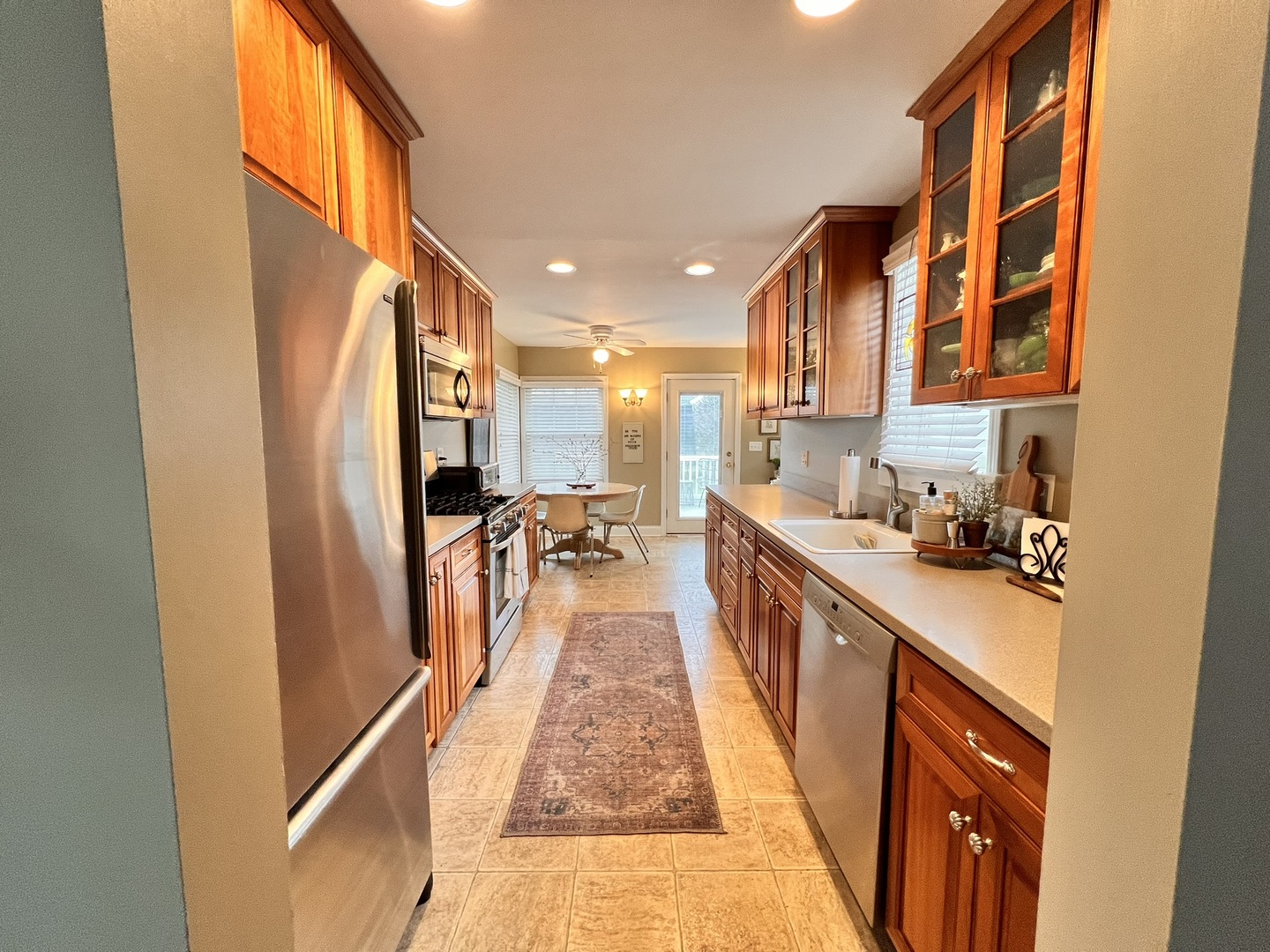 1N261 Stacy Court, Glen Ellyn, IL 60137