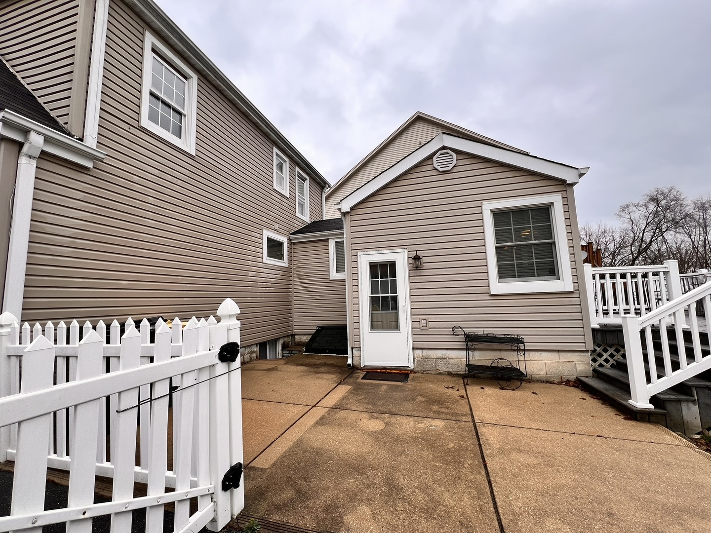 1N261 Stacy Court, Glen Ellyn, IL 60137