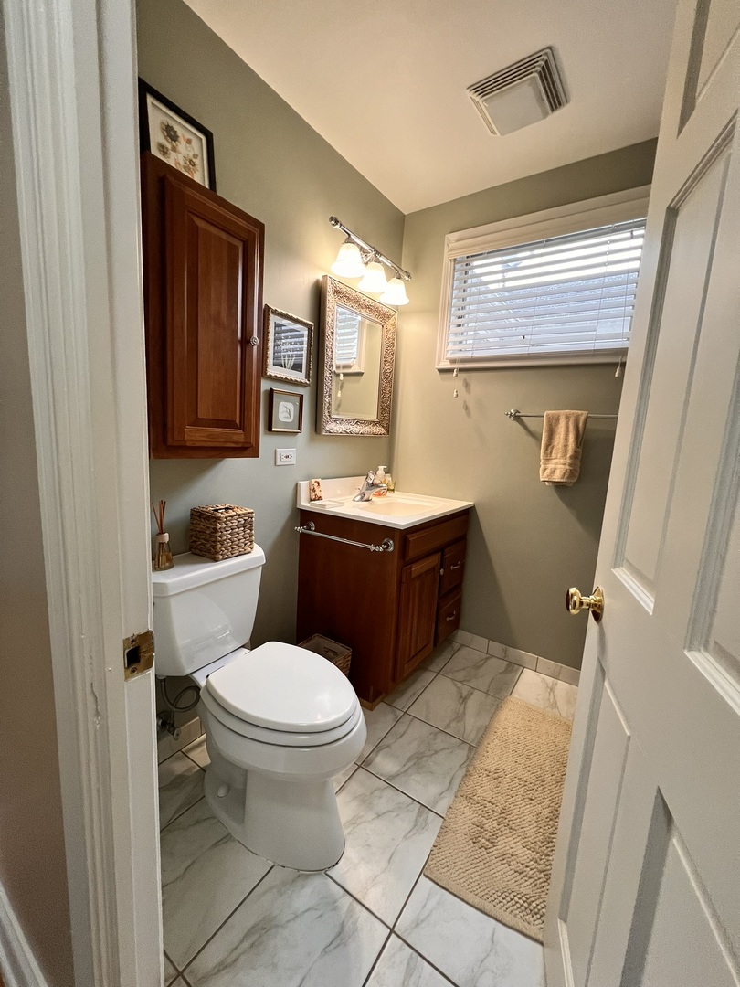 1N261 Stacy Court, Glen Ellyn, IL 60137