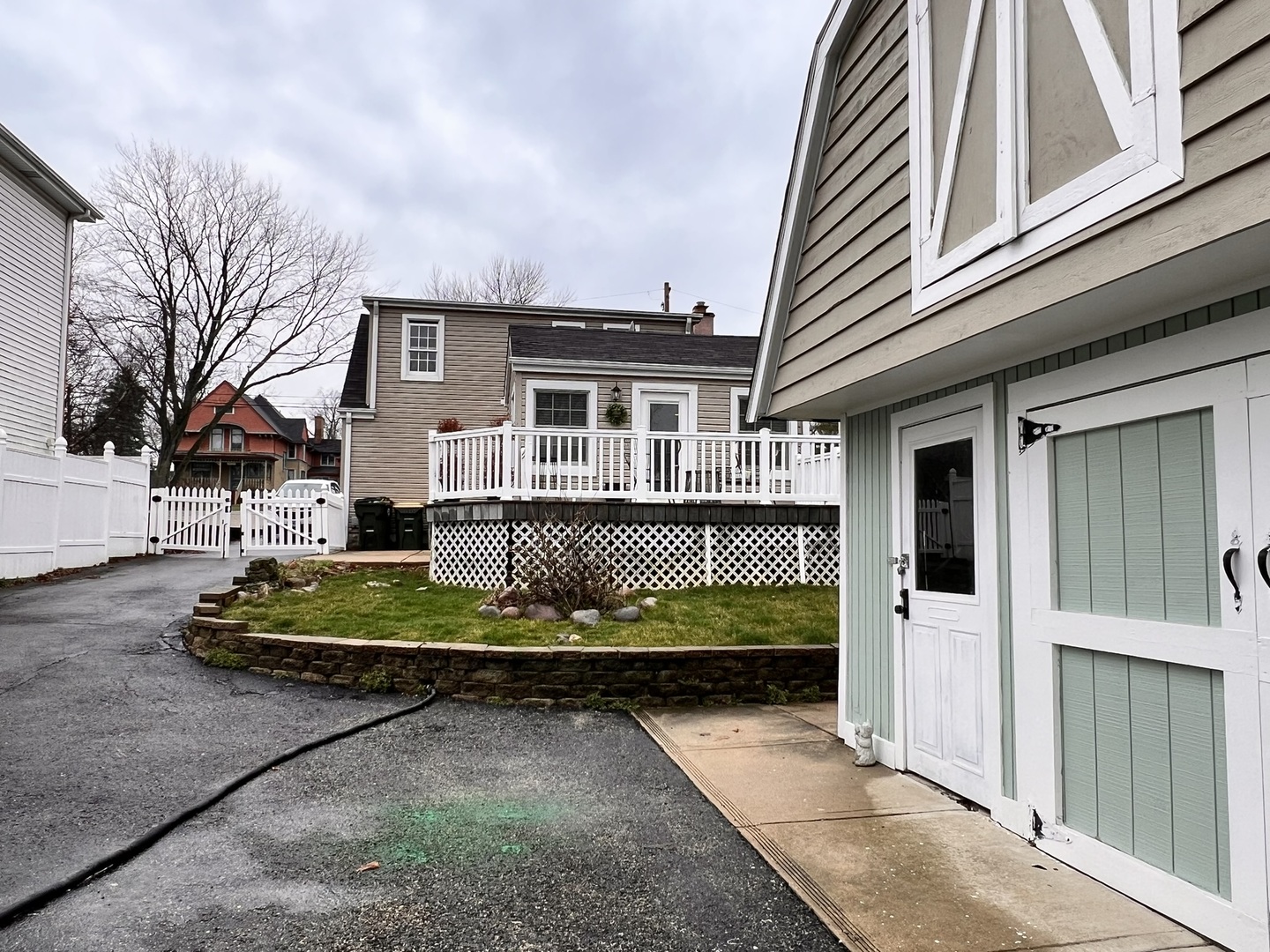 1N261 Stacy Court, Glen Ellyn, IL 60137