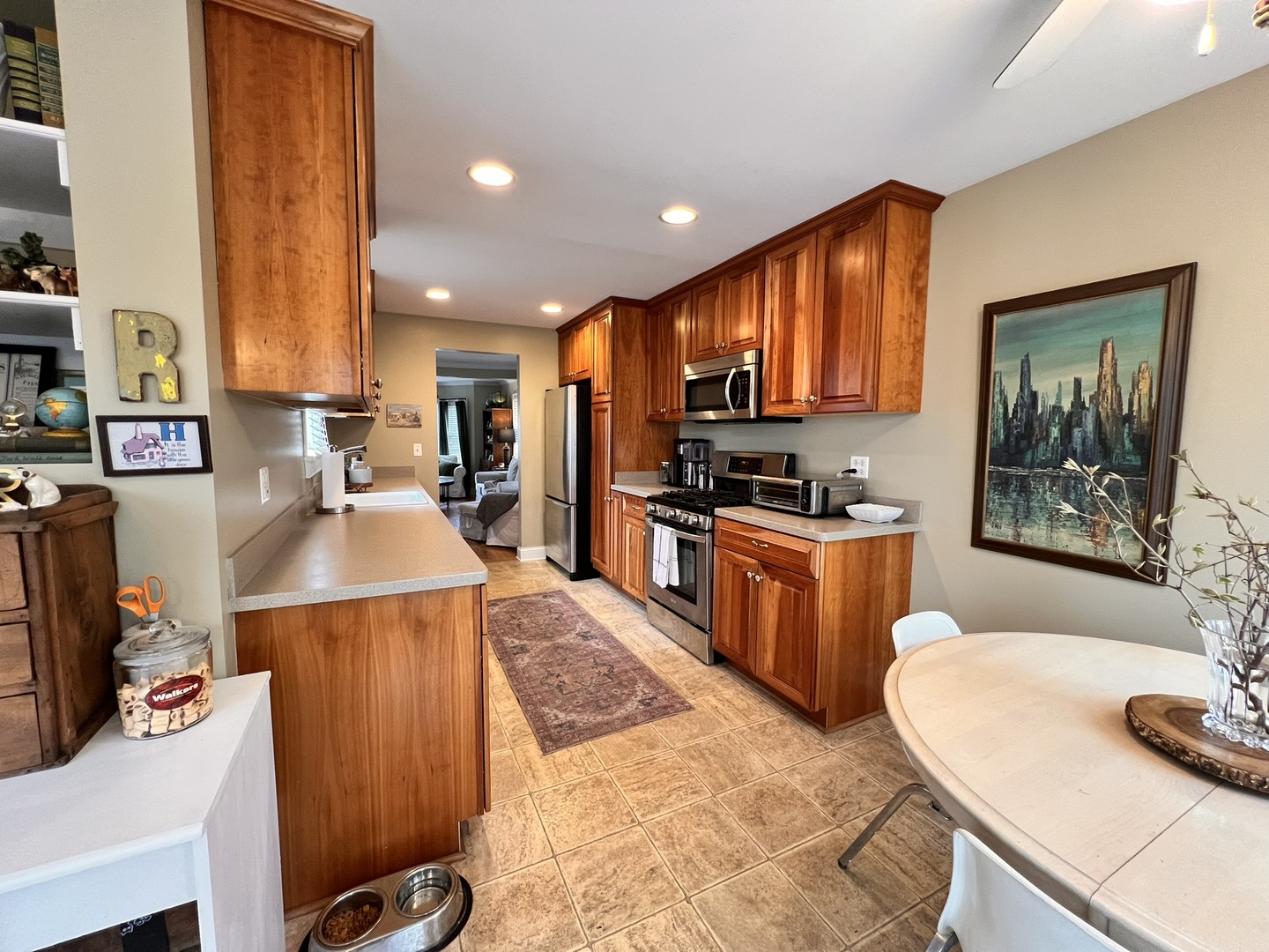 1N261 Stacy Court, Glen Ellyn, IL 60137