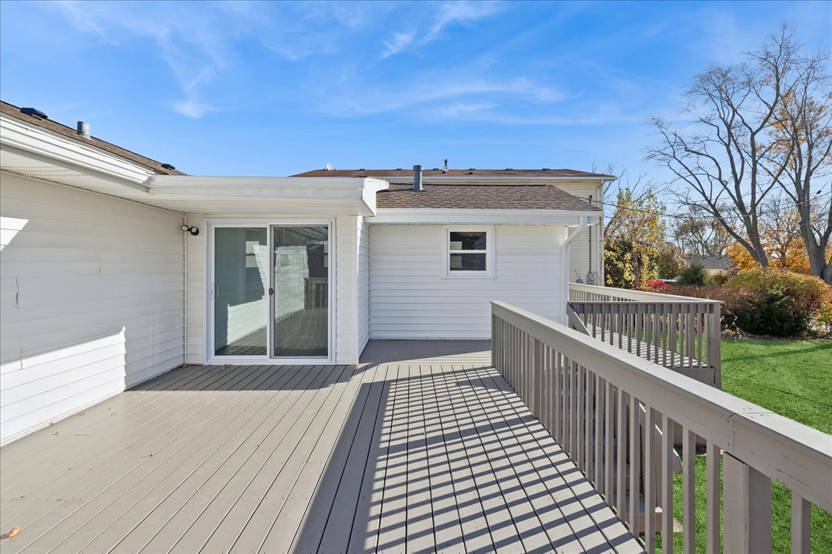 821 Oakwood Drive, Round Lake Beach, IL 60073