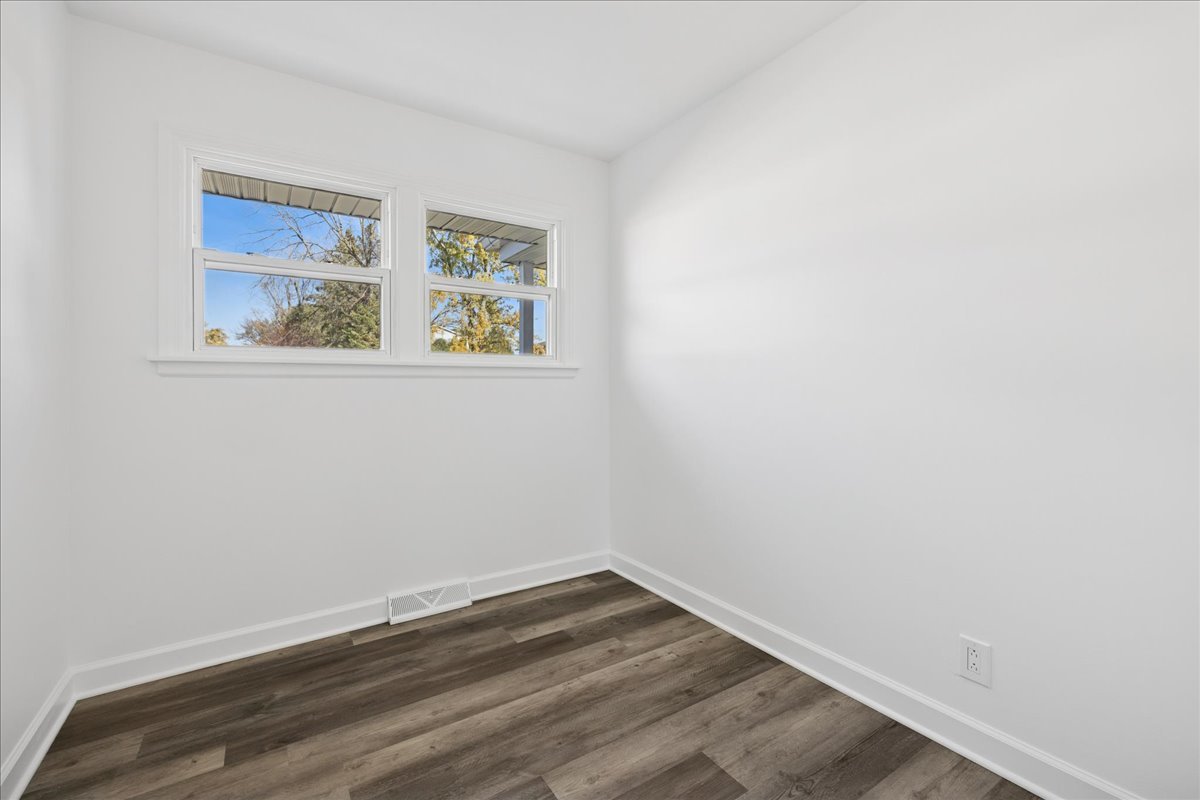 821 Oakwood Drive, Round Lake Beach, IL 60073