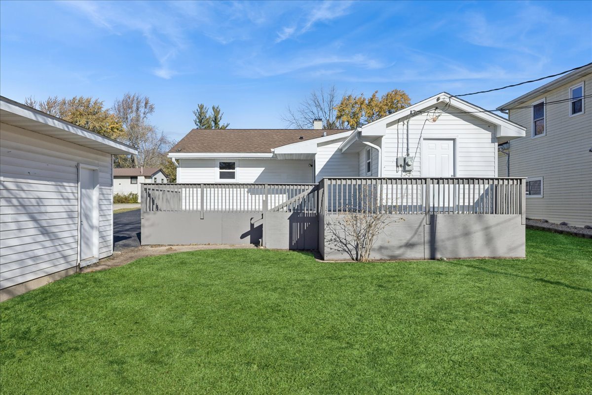 821 Oakwood Drive, Round Lake Beach, IL 60073