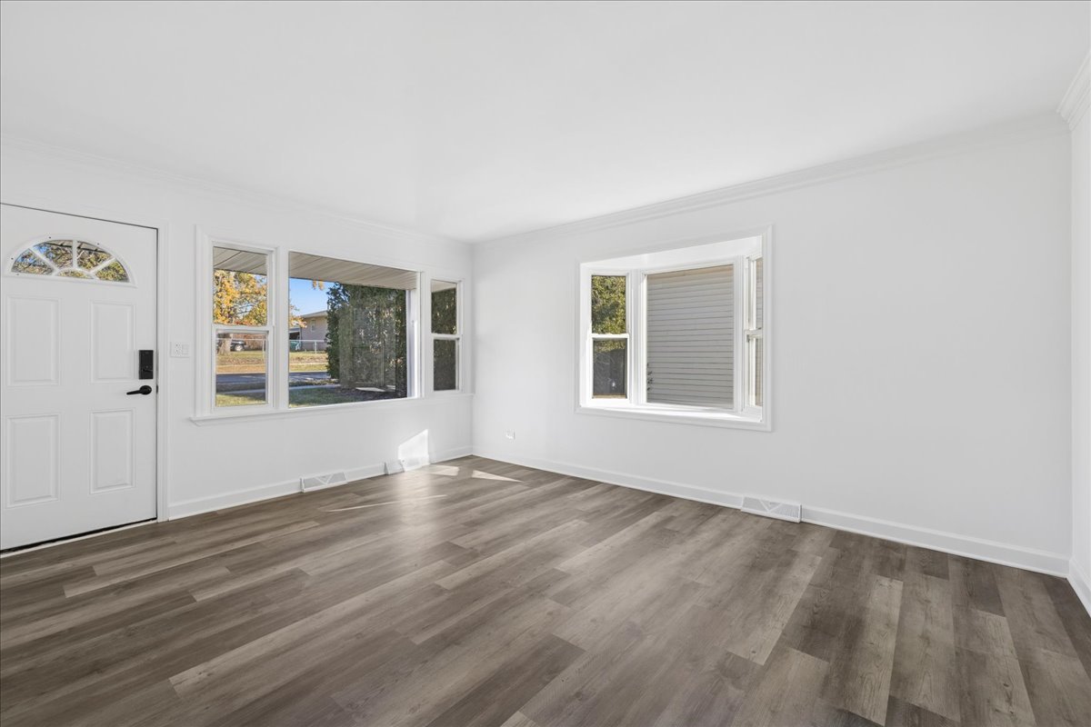 821 Oakwood Drive, Round Lake Beach, IL 60073