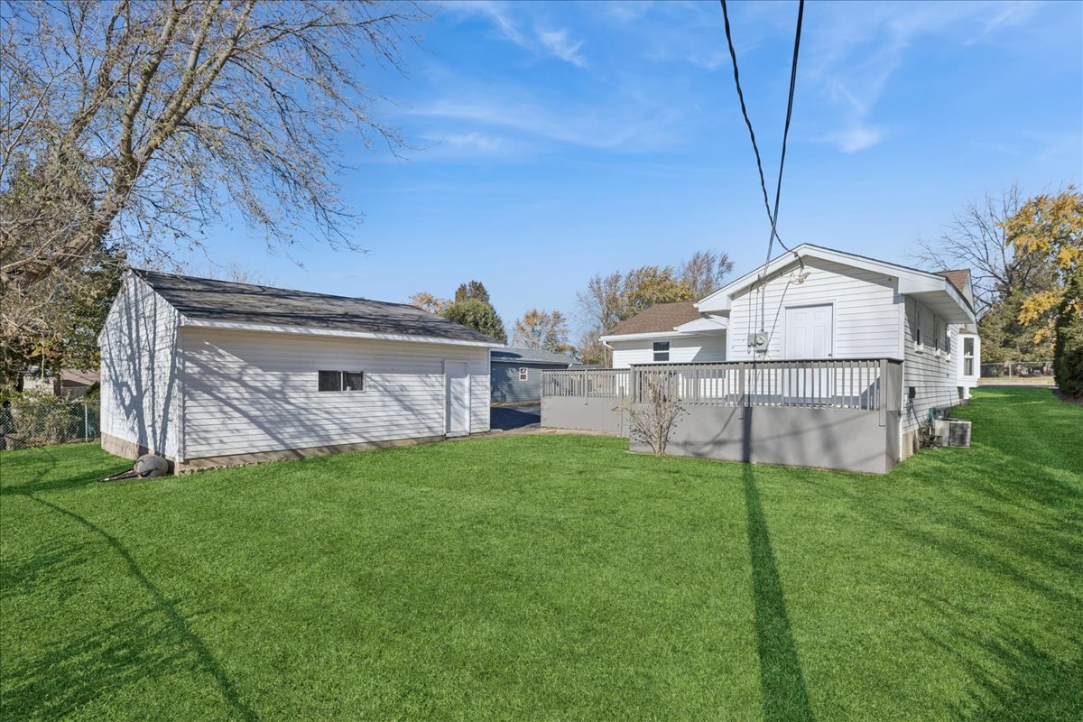 821 Oakwood Drive, Round Lake Beach, IL 60073