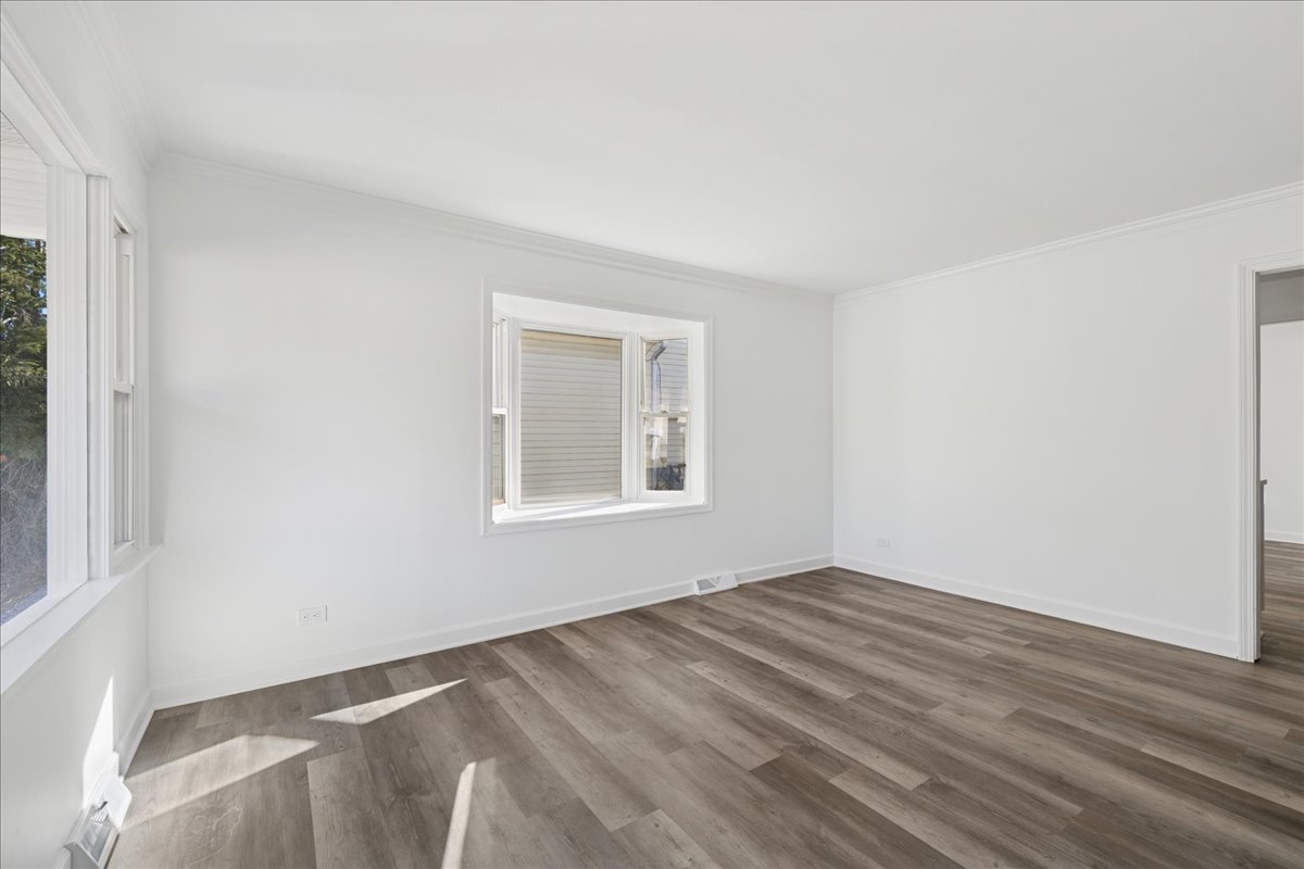 821 Oakwood Drive, Round Lake Beach, IL 60073