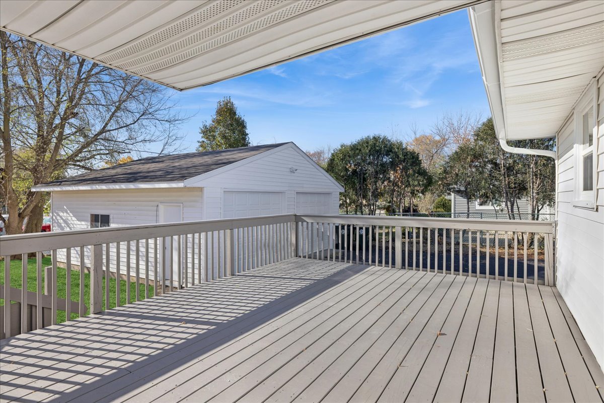 821 Oakwood Drive, Round Lake Beach, IL 60073