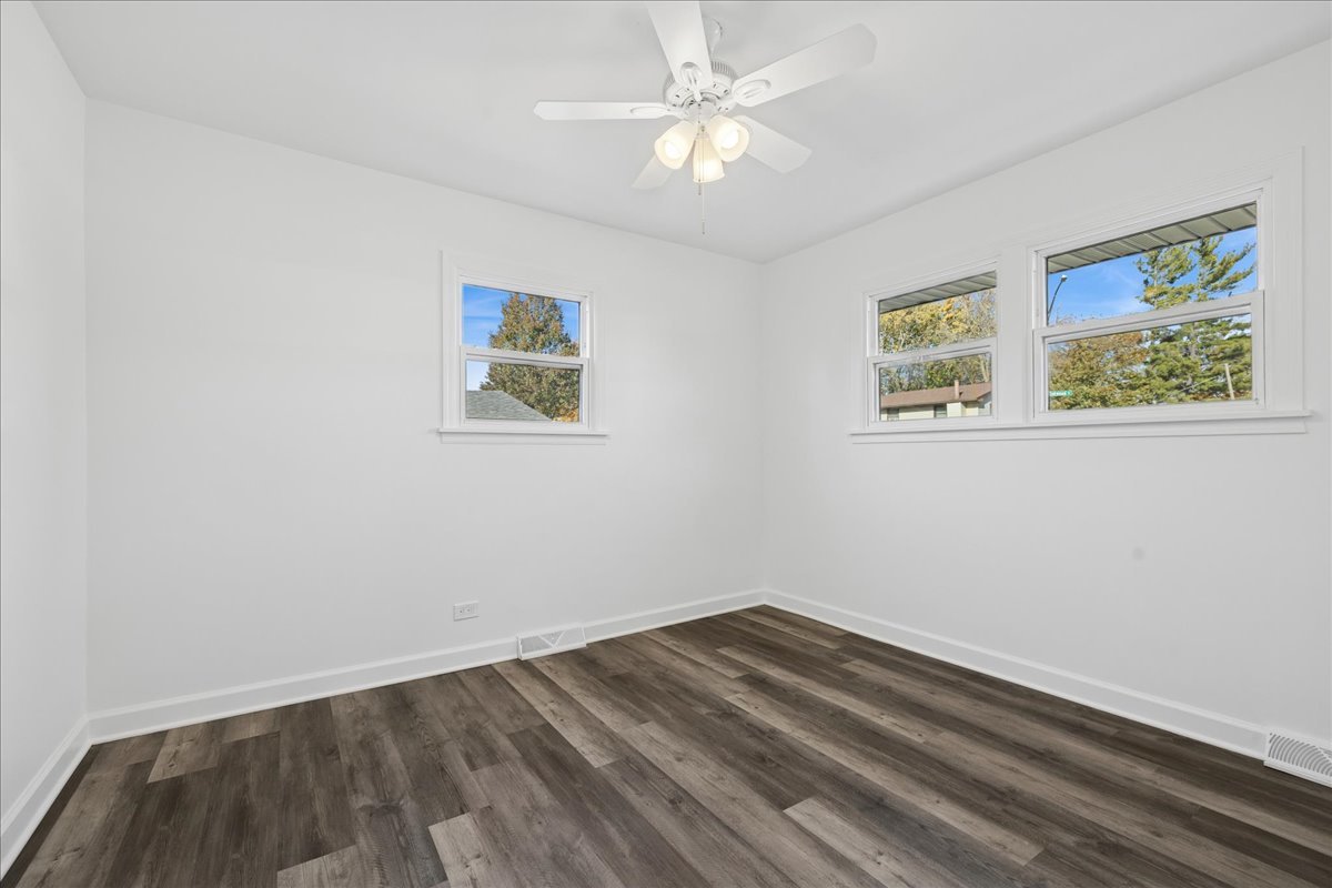 821 Oakwood Drive, Round Lake Beach, IL 60073