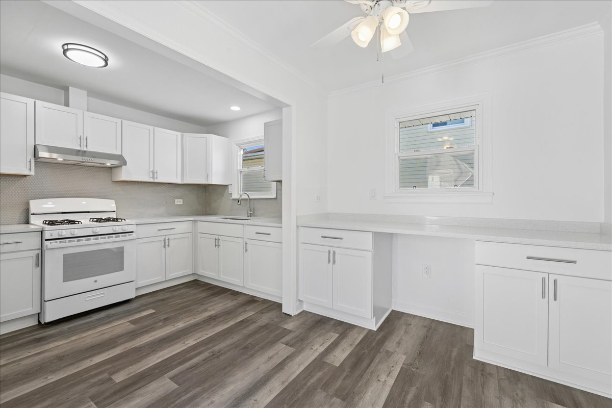 821 Oakwood Drive, Round Lake Beach, IL 60073