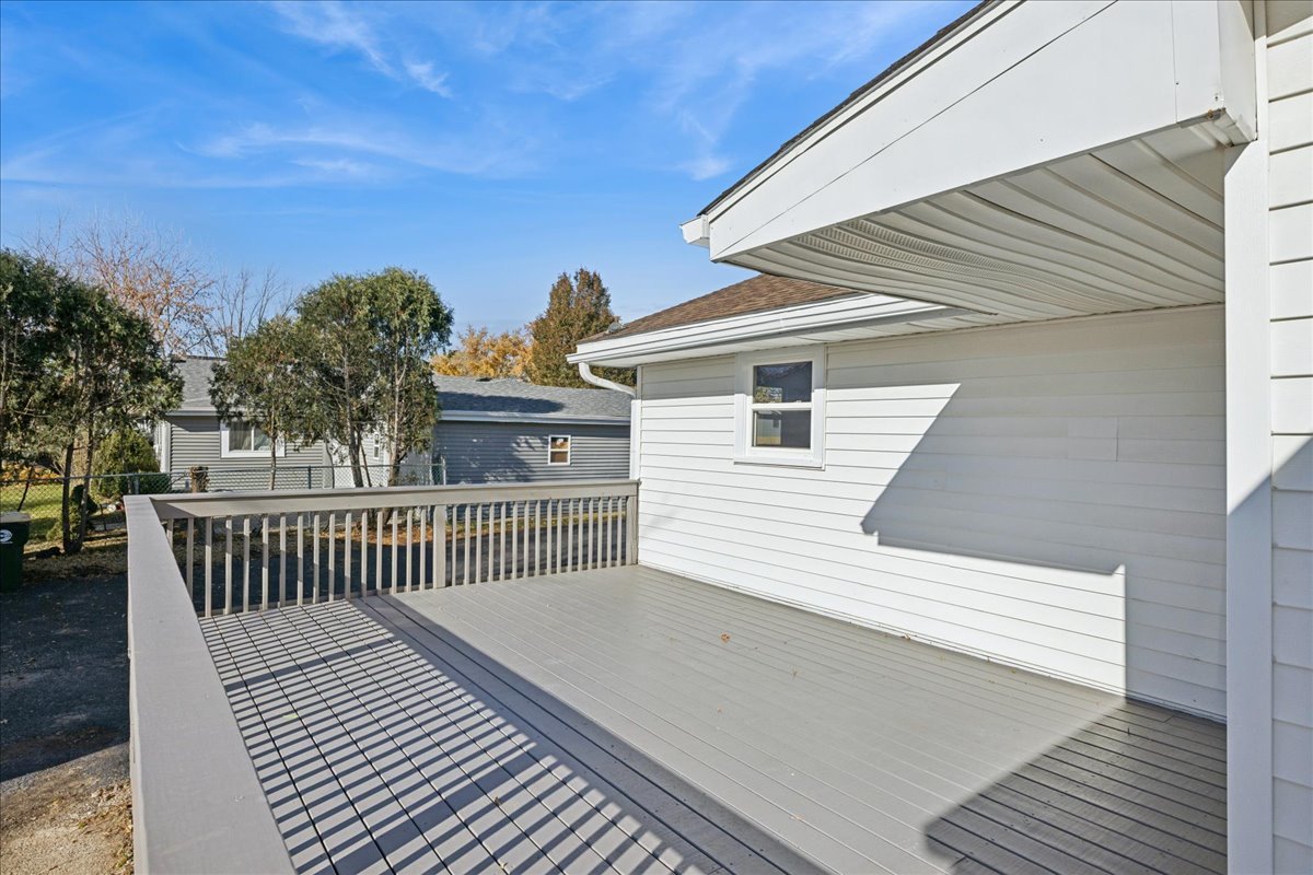 821 Oakwood Drive, Round Lake Beach, IL 60073