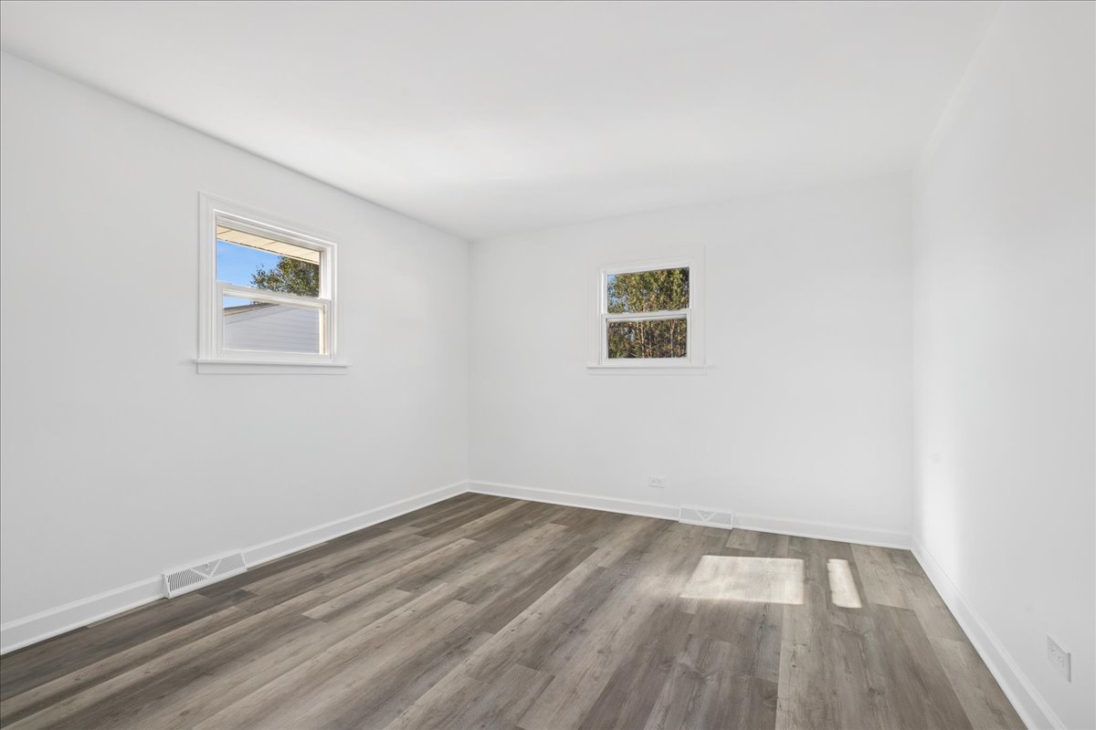 821 Oakwood Drive, Round Lake Beach, IL 60073