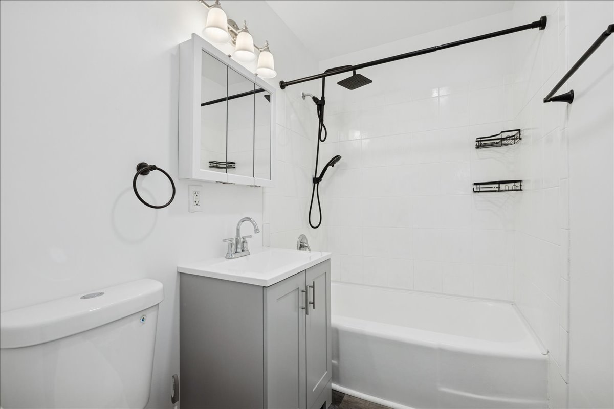 821 Oakwood Drive, Round Lake Beach, IL 60073