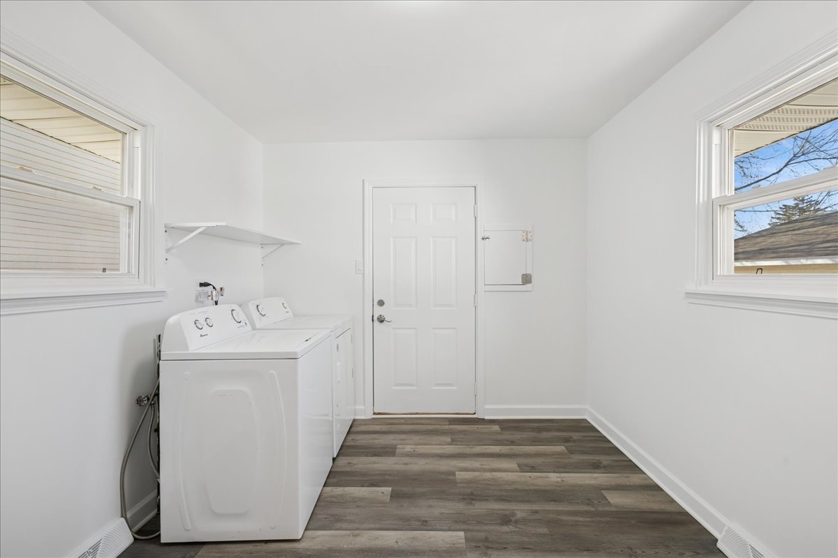 821 Oakwood Drive, Round Lake Beach, IL 60073