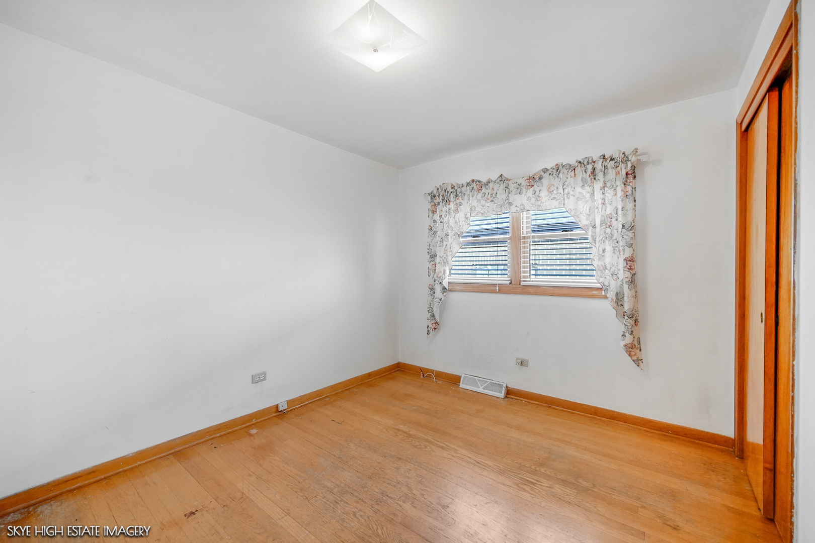 8121 Mcvicker Avenue, Burbank, IL 60459