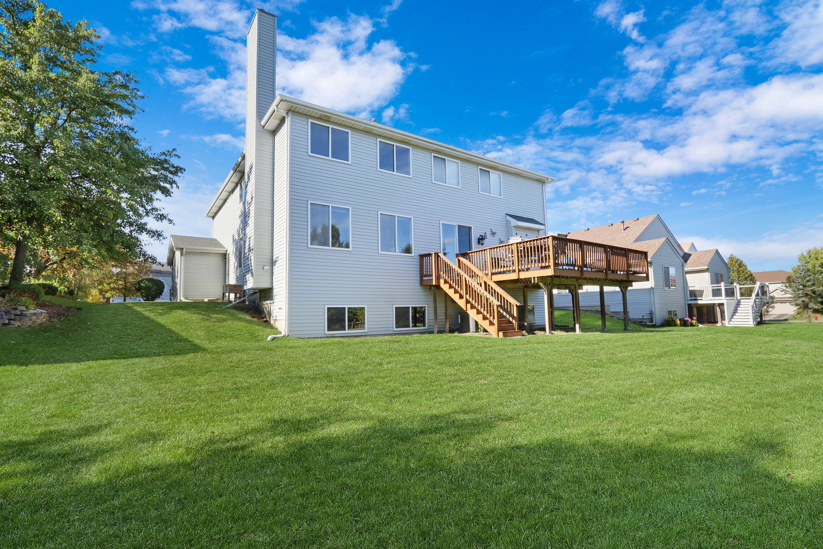 77 BRIDLEPATH Drive, Lindenhurst, IL 60046