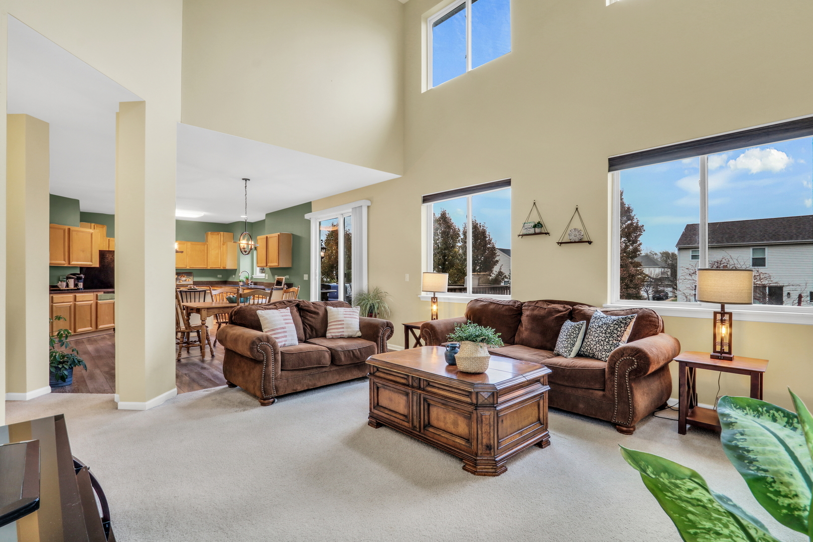 77 BRIDLEPATH Drive, Lindenhurst, IL 60046