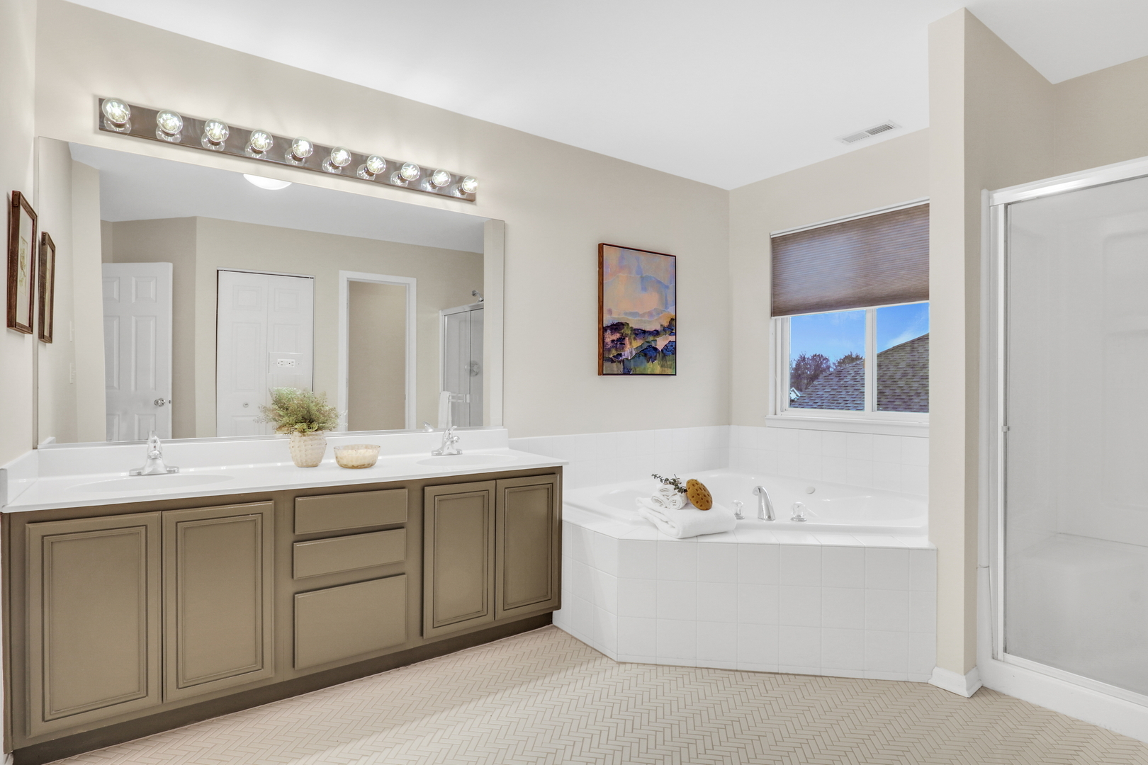 77 BRIDLEPATH Drive, Lindenhurst, IL 60046