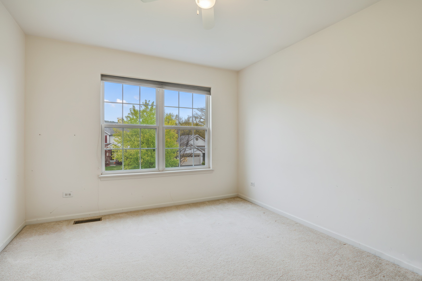 77 BRIDLEPATH Drive, Lindenhurst, IL 60046