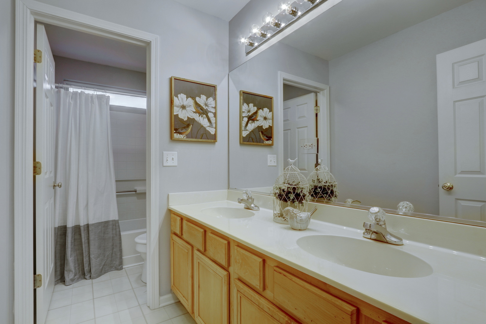 77 BRIDLEPATH Drive, Lindenhurst, IL 60046