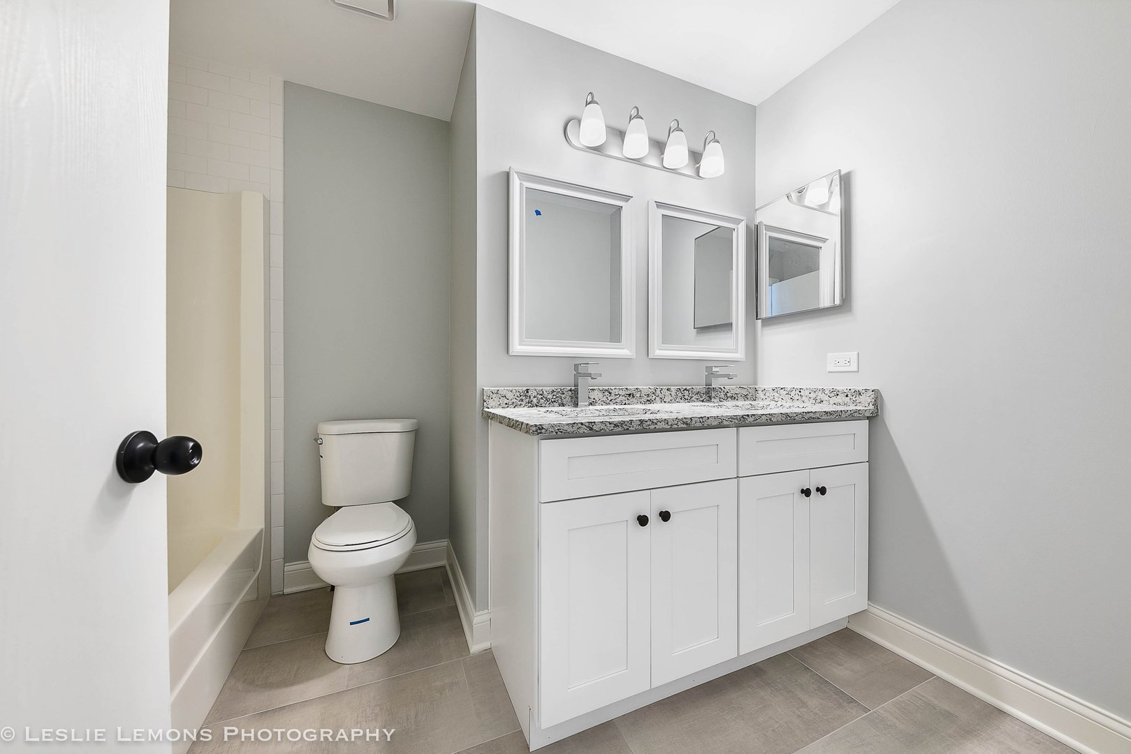 2970 MIDDLEBURY Court, Aurora, IL 60504