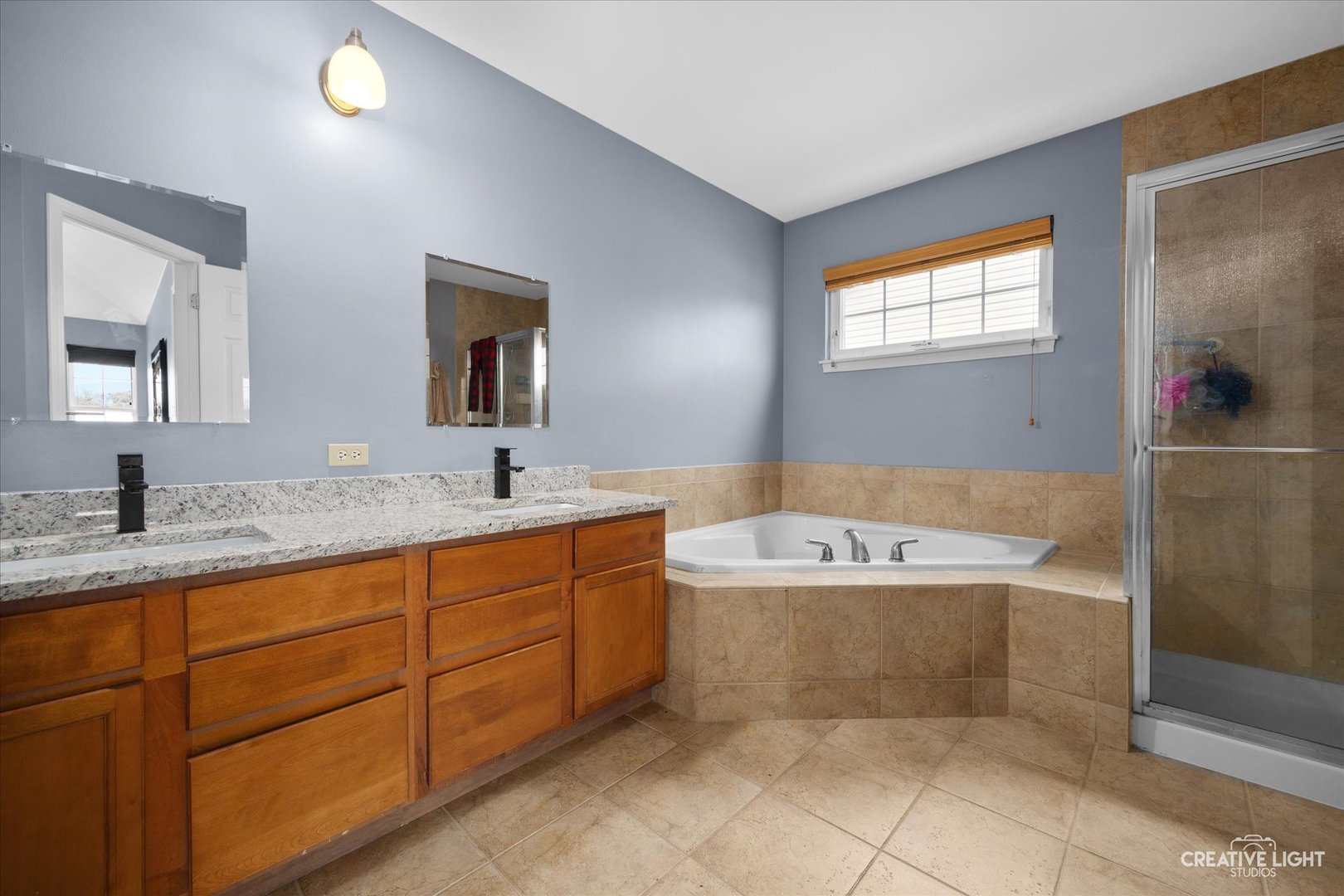 945 Wyndham Drive, South Elgin, IL 60177