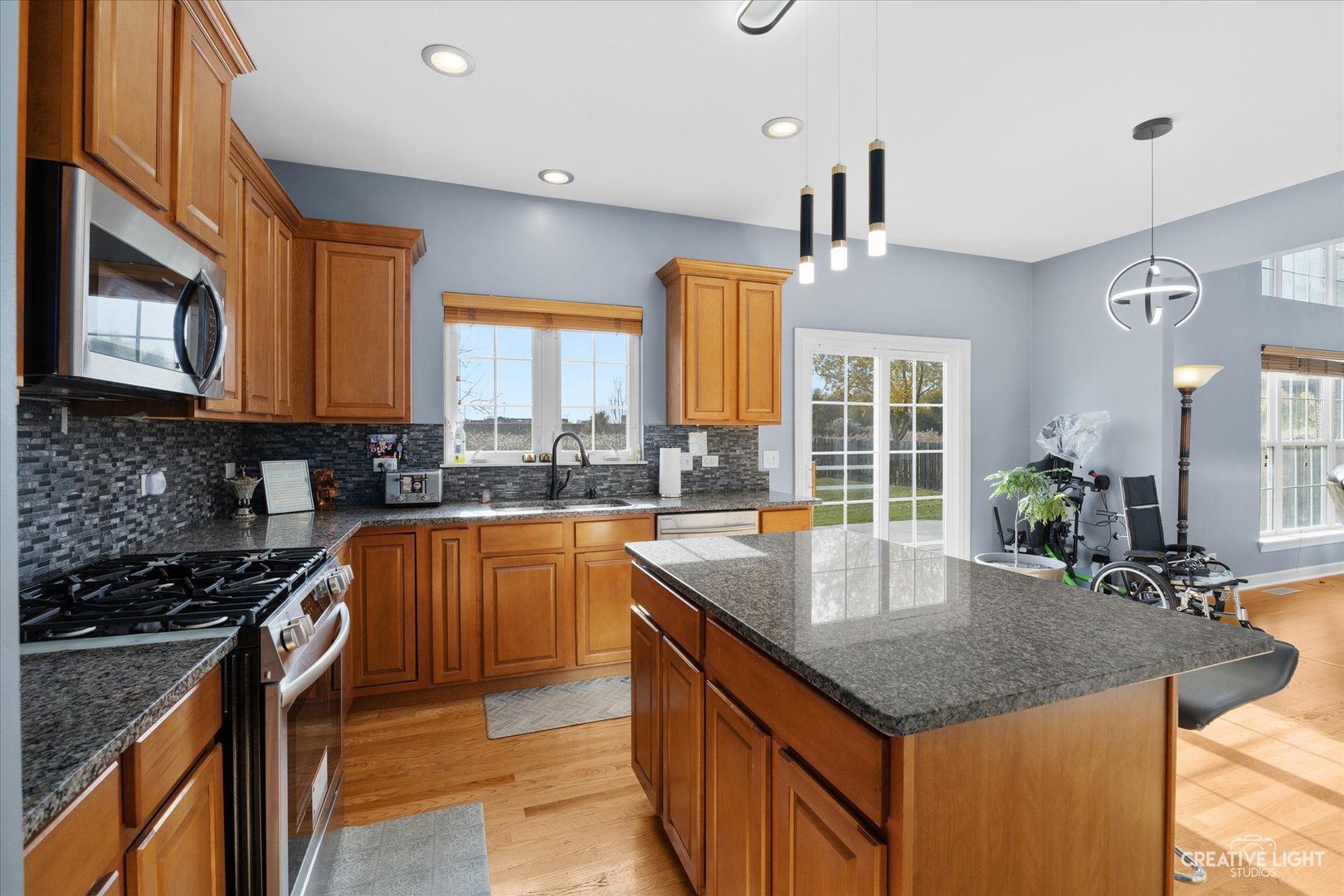 945 Wyndham Drive, South Elgin, IL 60177