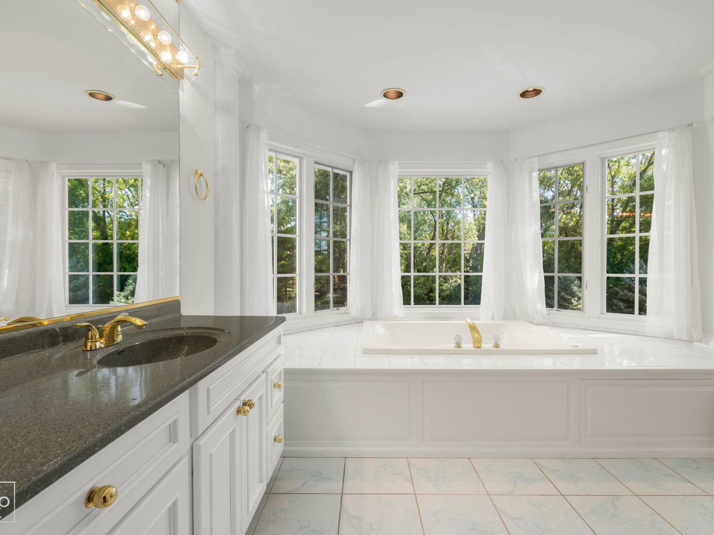 9S211 Graceland Street, Downers Grove, IL 60516