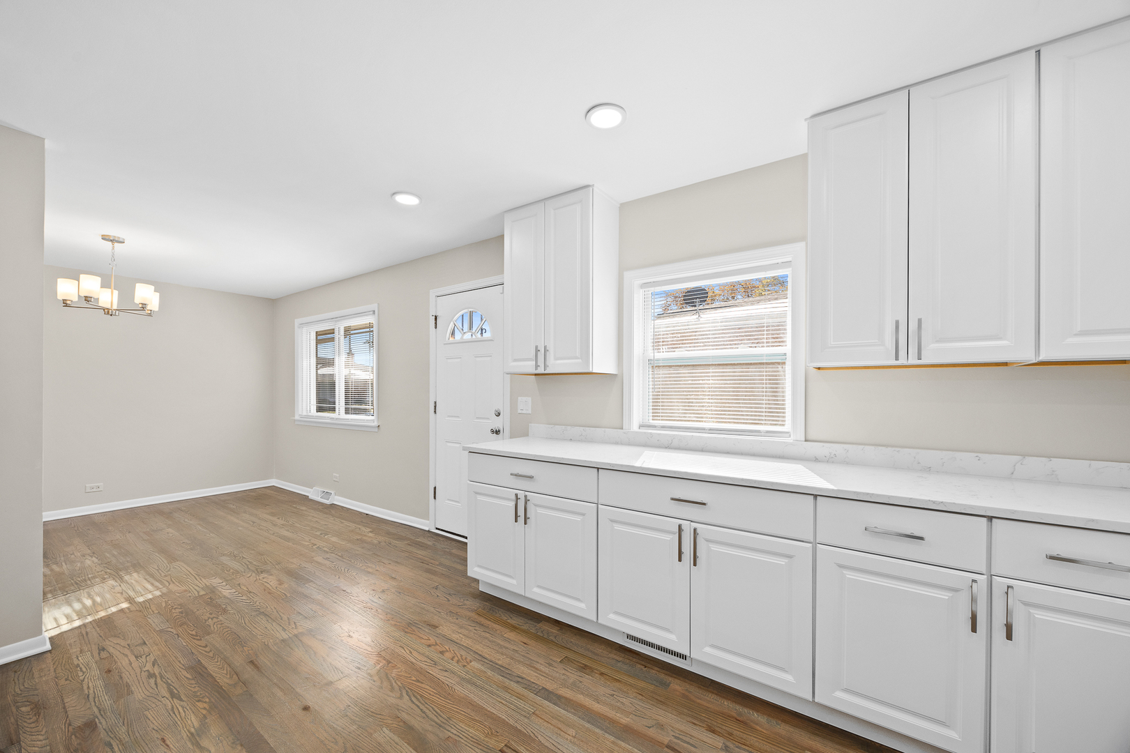 15324 Dobson Avenue, South Holland, IL 60473