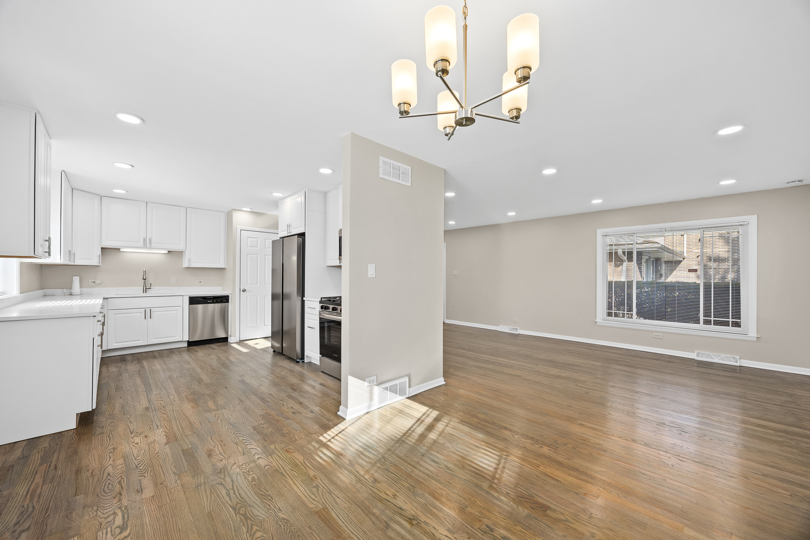 15324 Dobson Avenue, South Holland, IL 60473