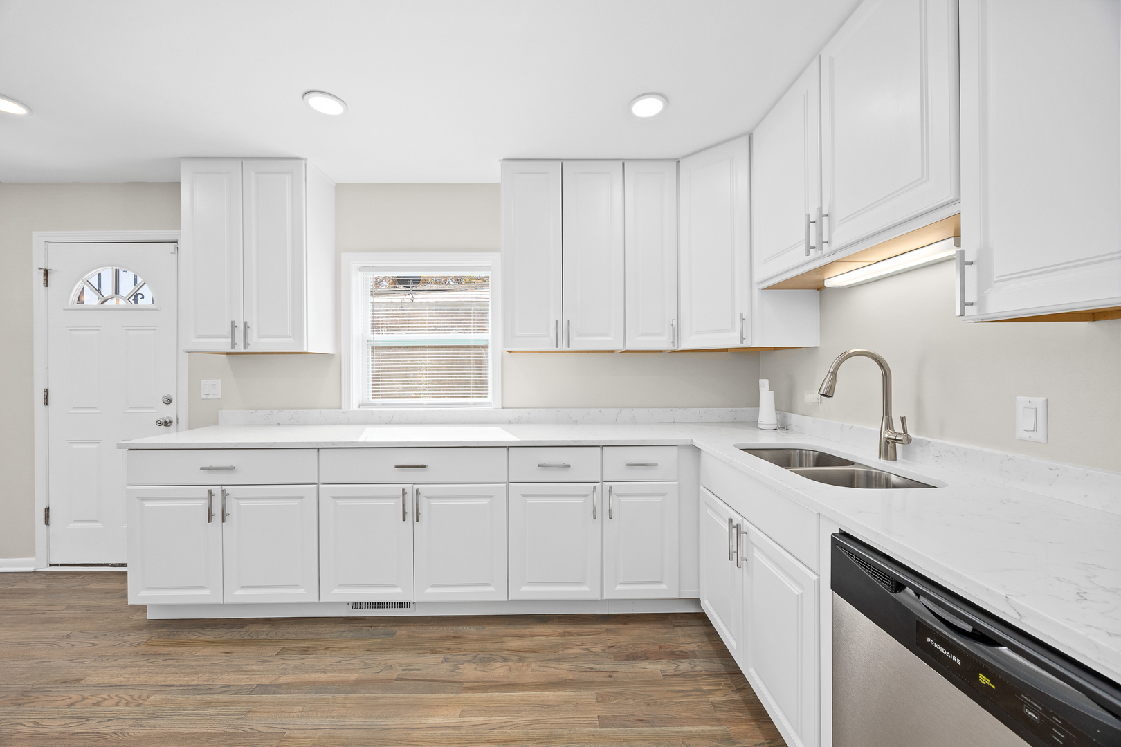 15324 Dobson Avenue, South Holland, IL 60473