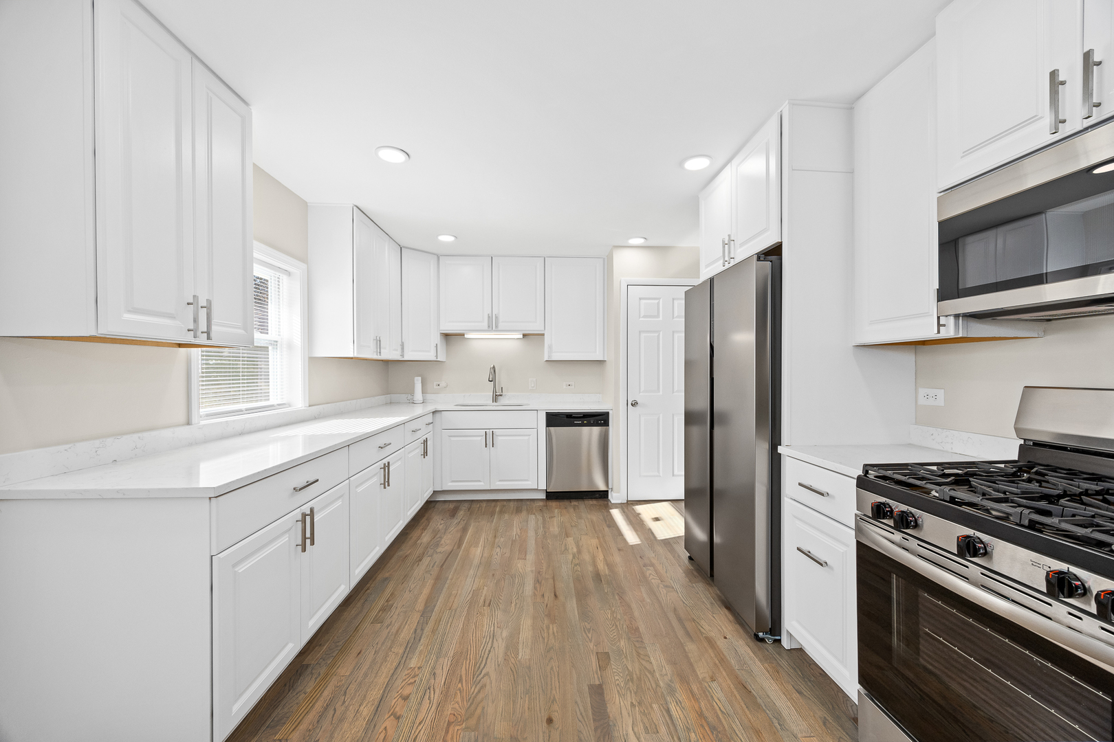 15324 Dobson Avenue, South Holland, IL 60473