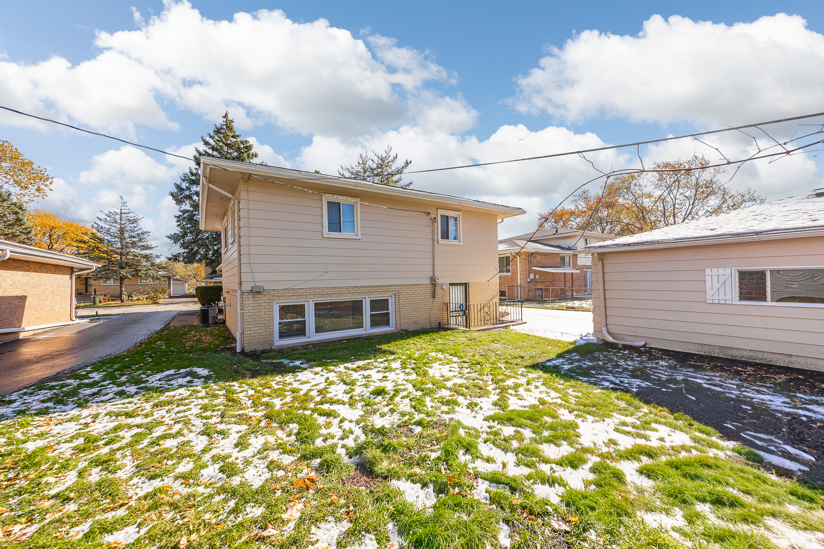 15324 Dobson Avenue, South Holland, IL 60473