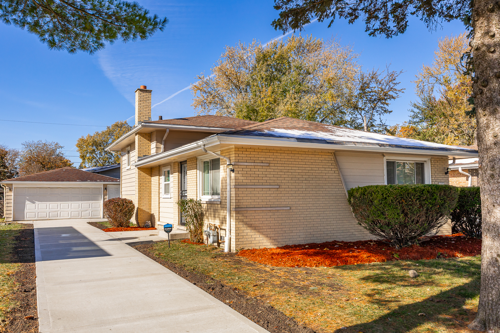 15324 Dobson Avenue, South Holland, IL 60473