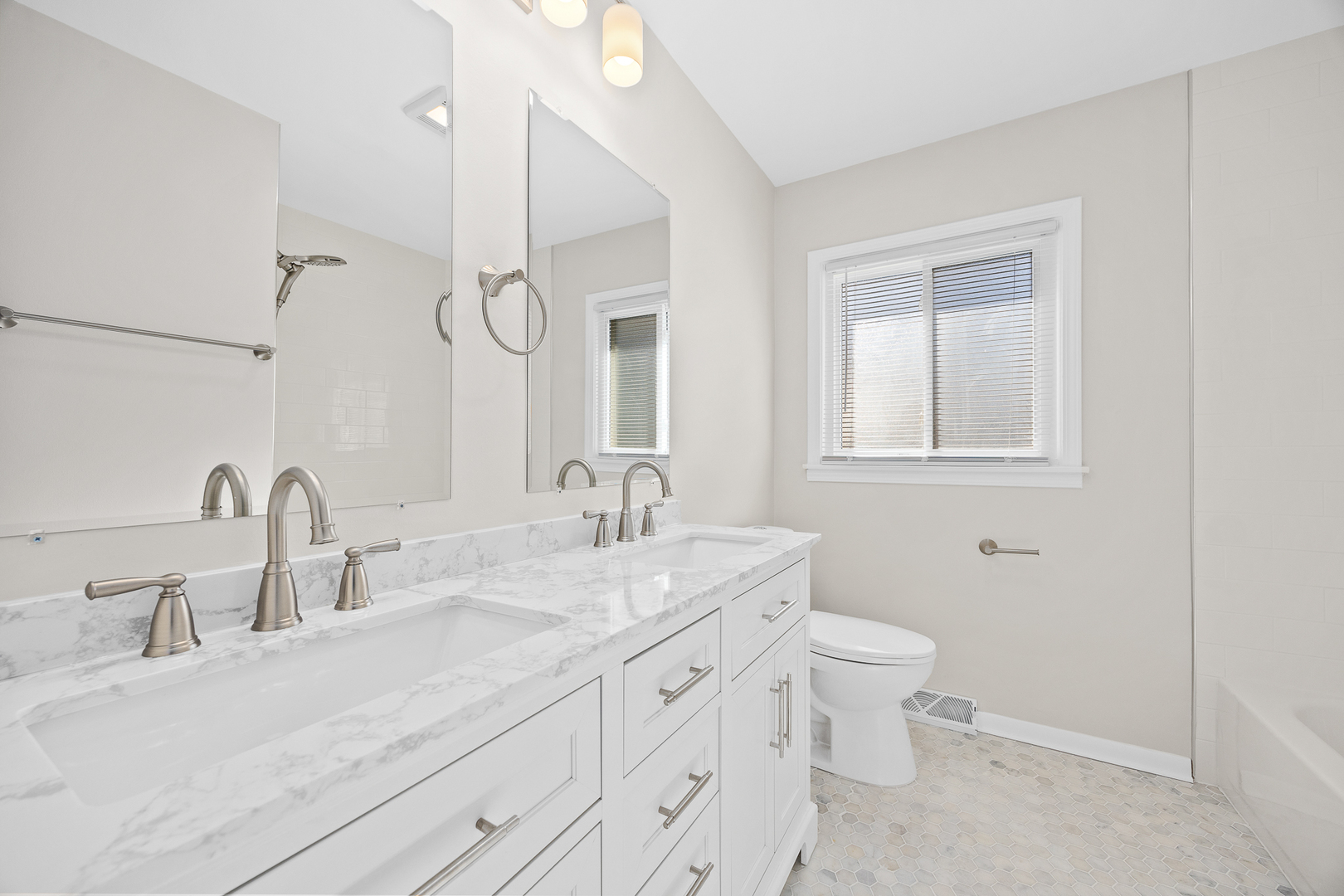 15324 Dobson Avenue, South Holland, IL 60473