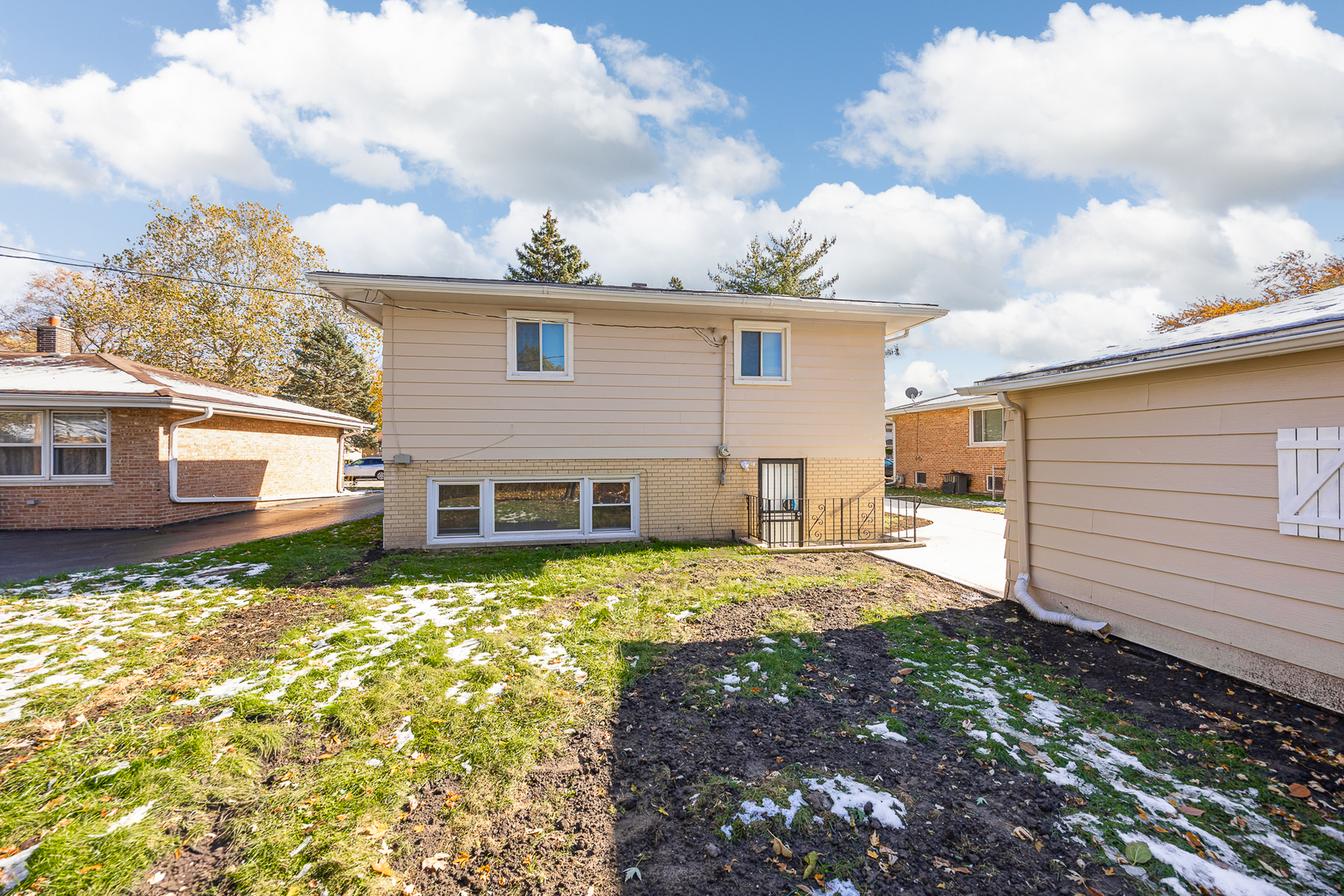 15324 Dobson Avenue, South Holland, IL 60473