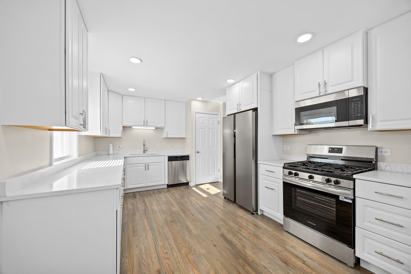 15324 Dobson Avenue, South Holland, IL 60473