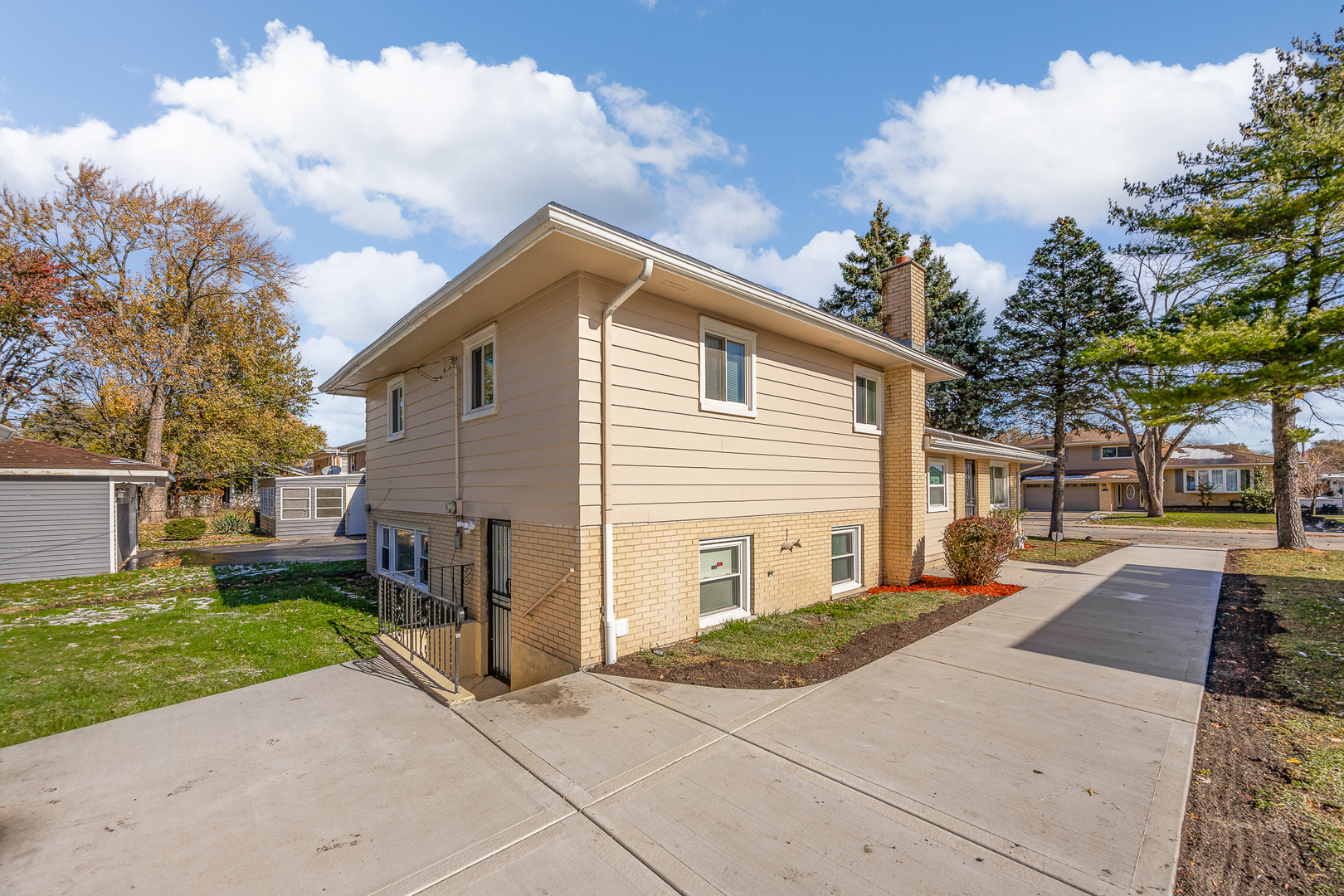 15324 Dobson Avenue, South Holland, IL 60473