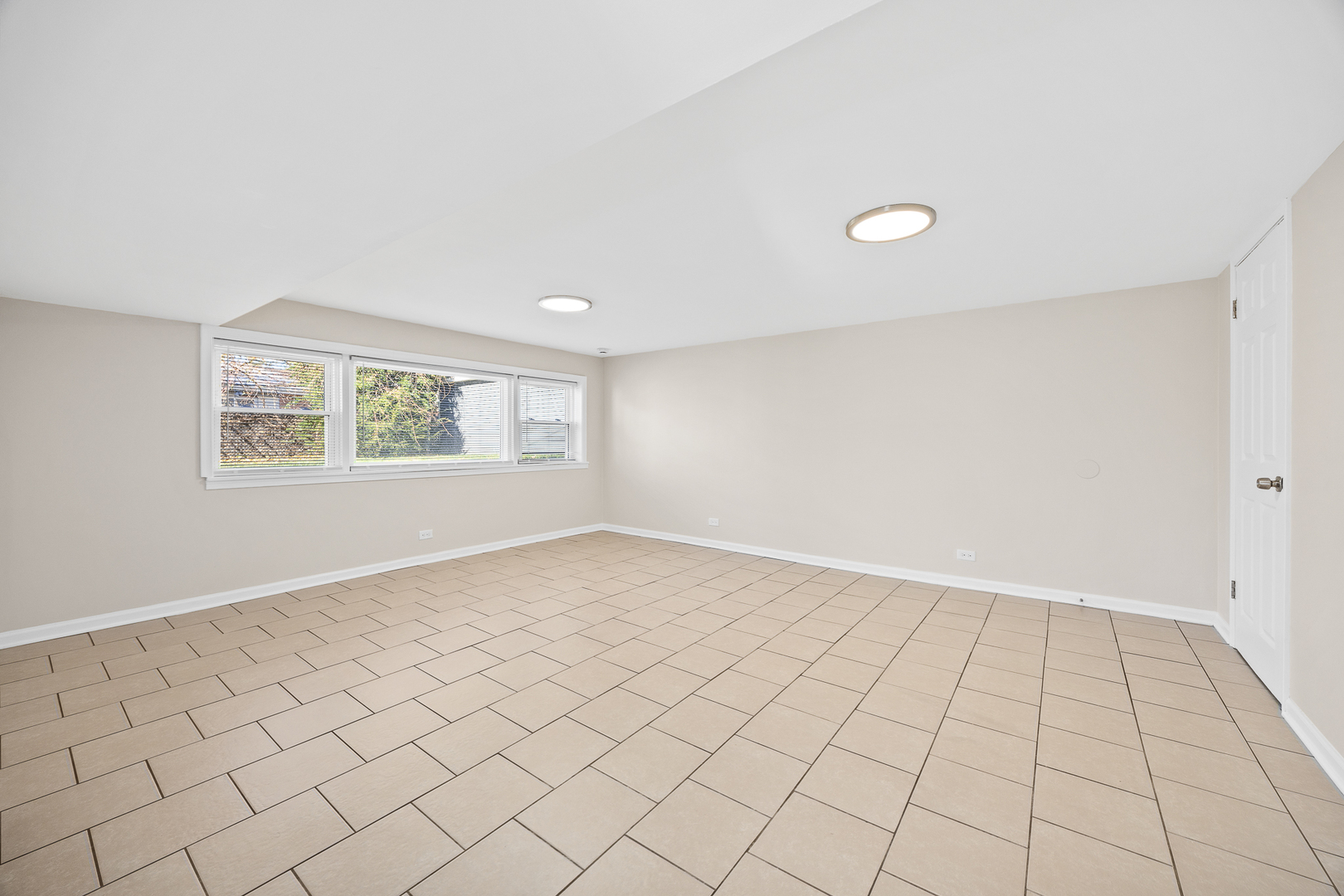 15324 Dobson Avenue, South Holland, IL 60473