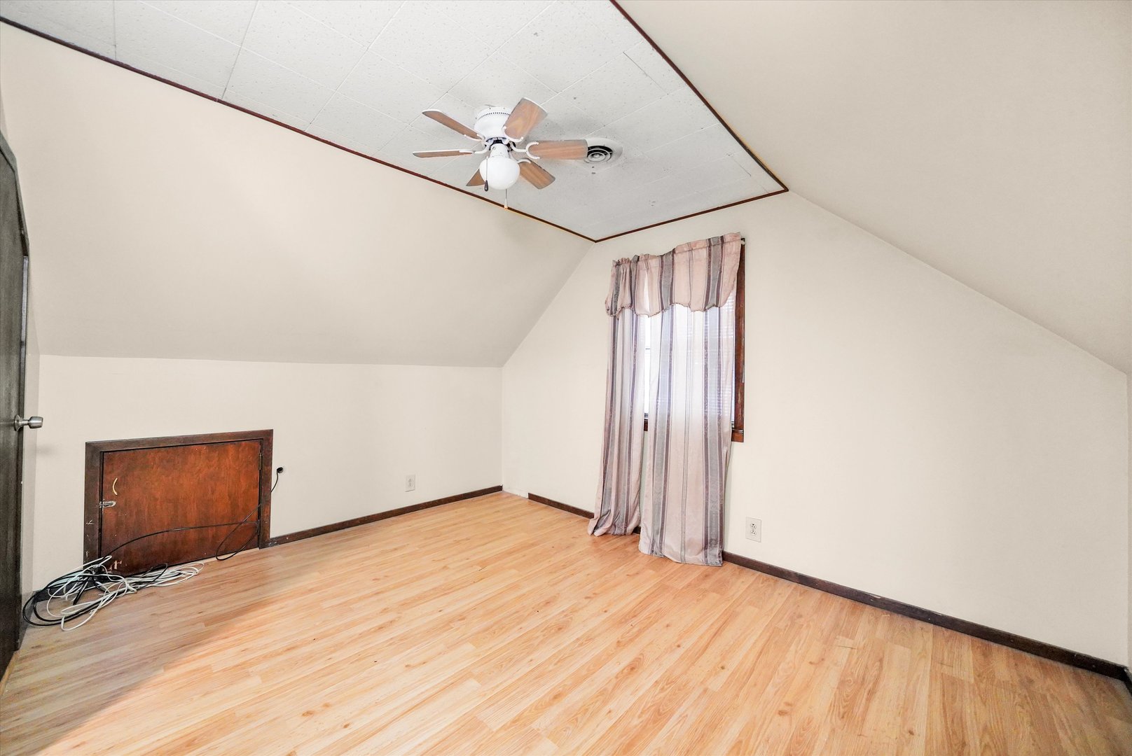 5250 S Nagle Avenue, Chicago, IL 60638