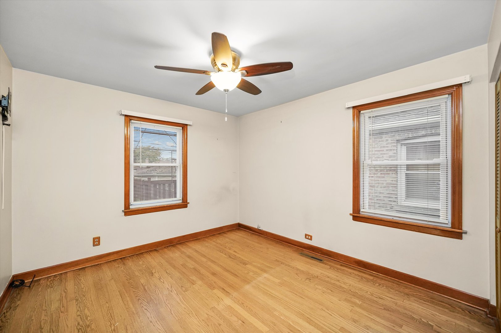 5250 S Nagle Avenue, Chicago, IL 60638