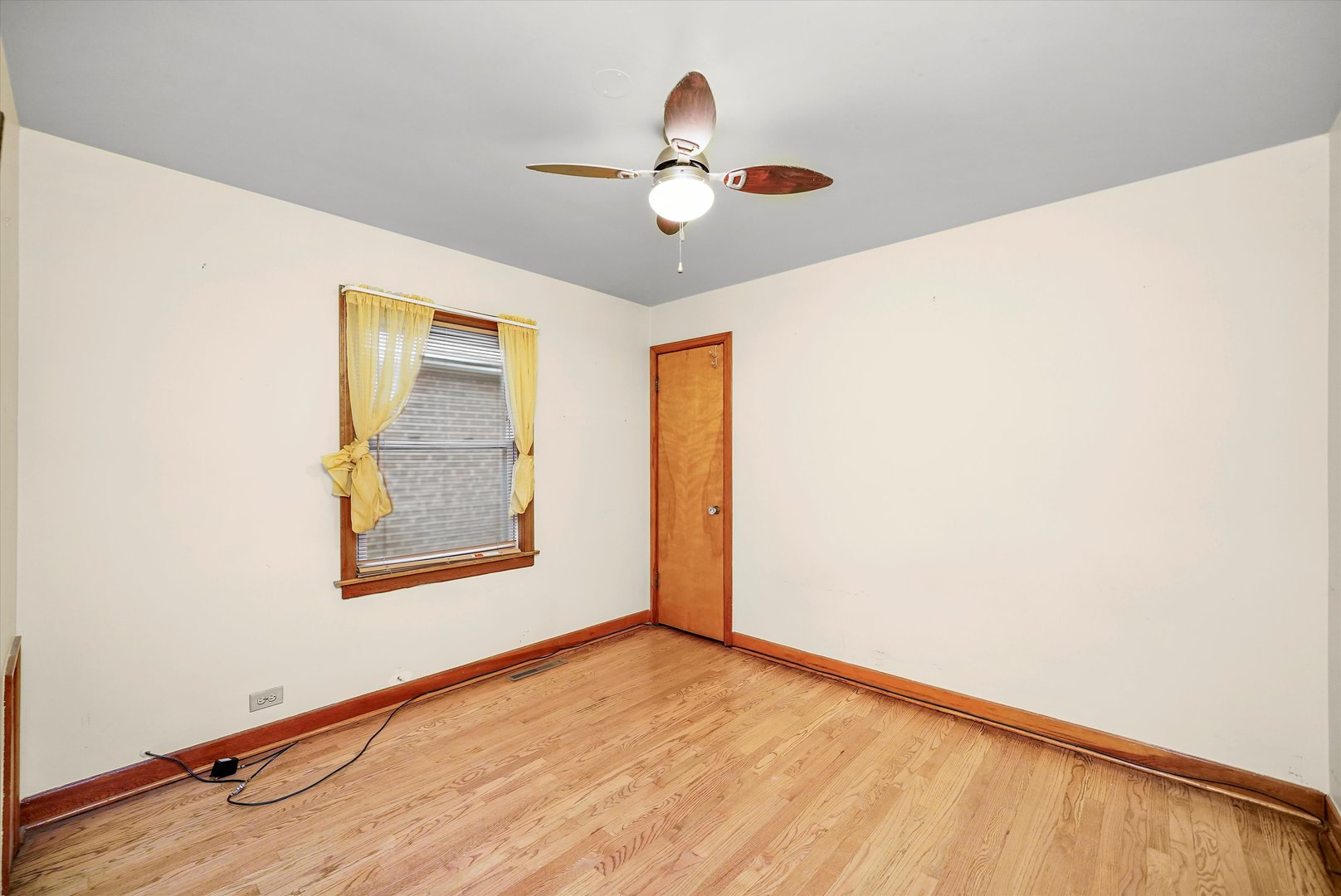 5250 S Nagle Avenue, Chicago, IL 60638