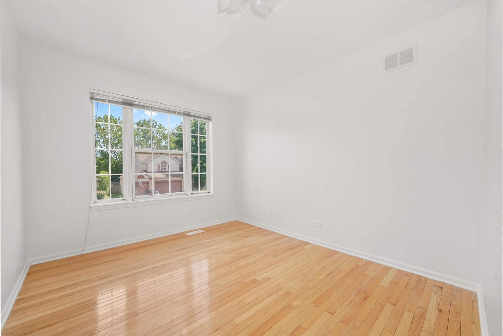 372 White Tail Drive, Grayslake, IL 60030