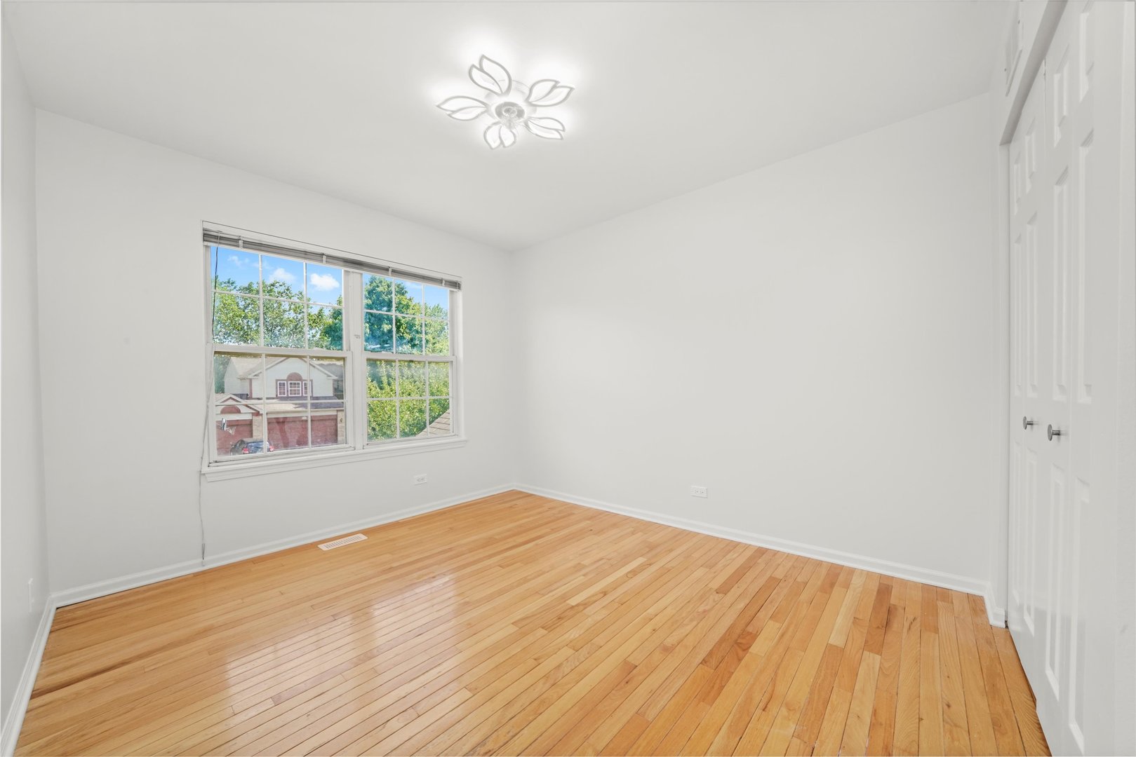 372 White Tail Drive, Grayslake, IL 60030