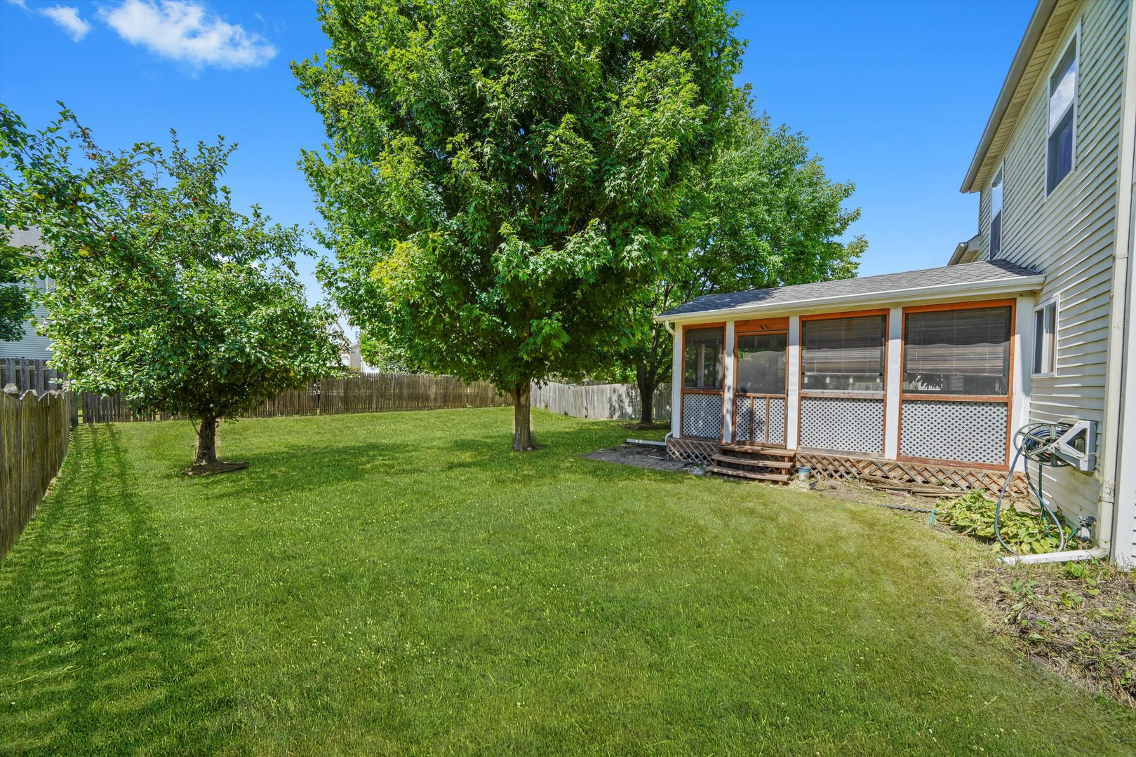 372 White Tail Drive, Grayslake, IL 60030