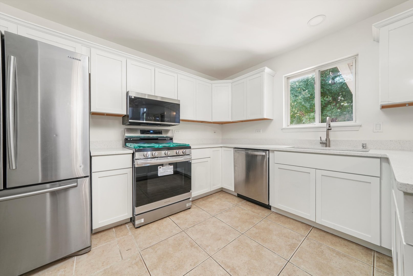 372 White Tail Drive, Grayslake, IL 60030