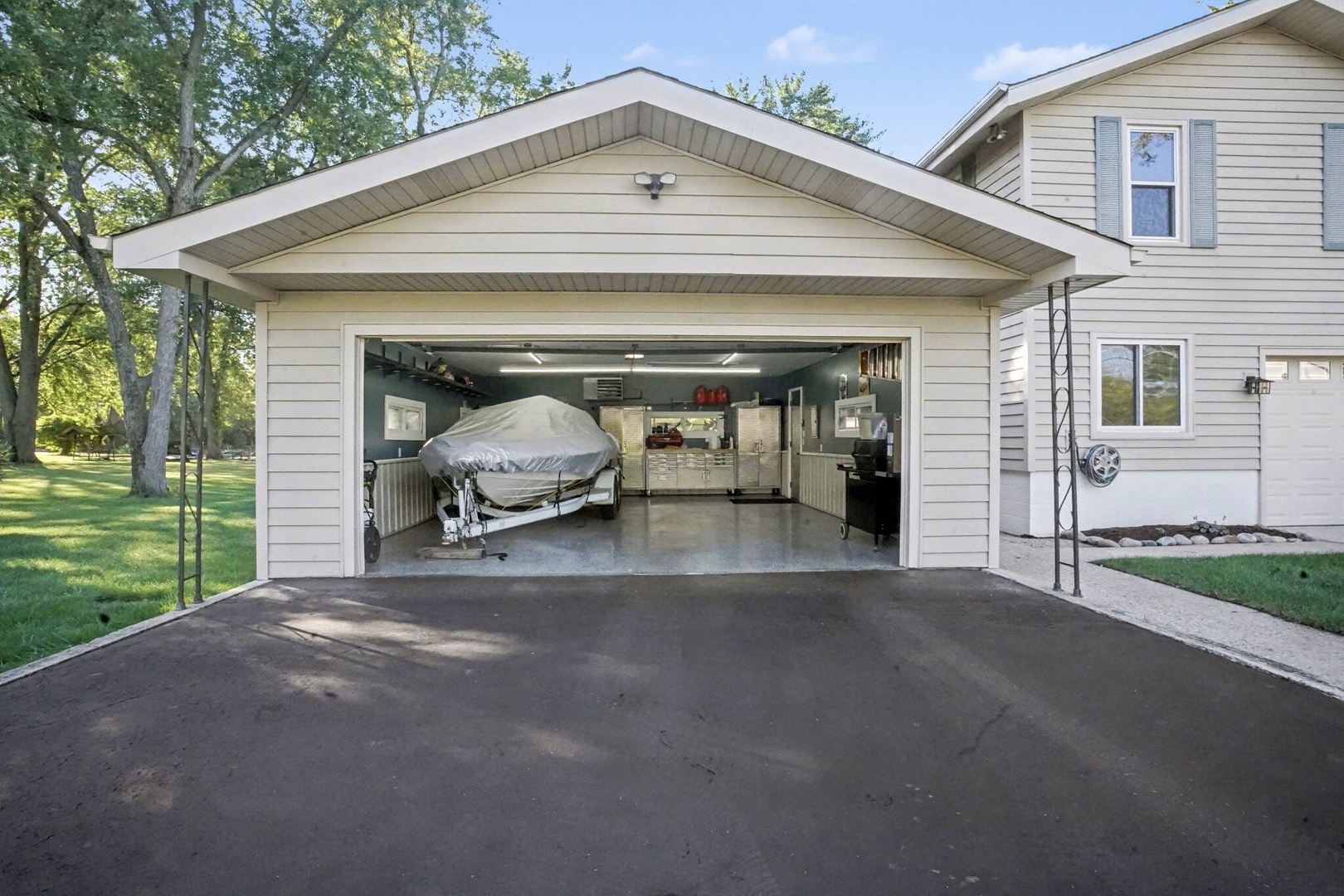 26033 W Catfish Drive, Wilmington, IL 60481