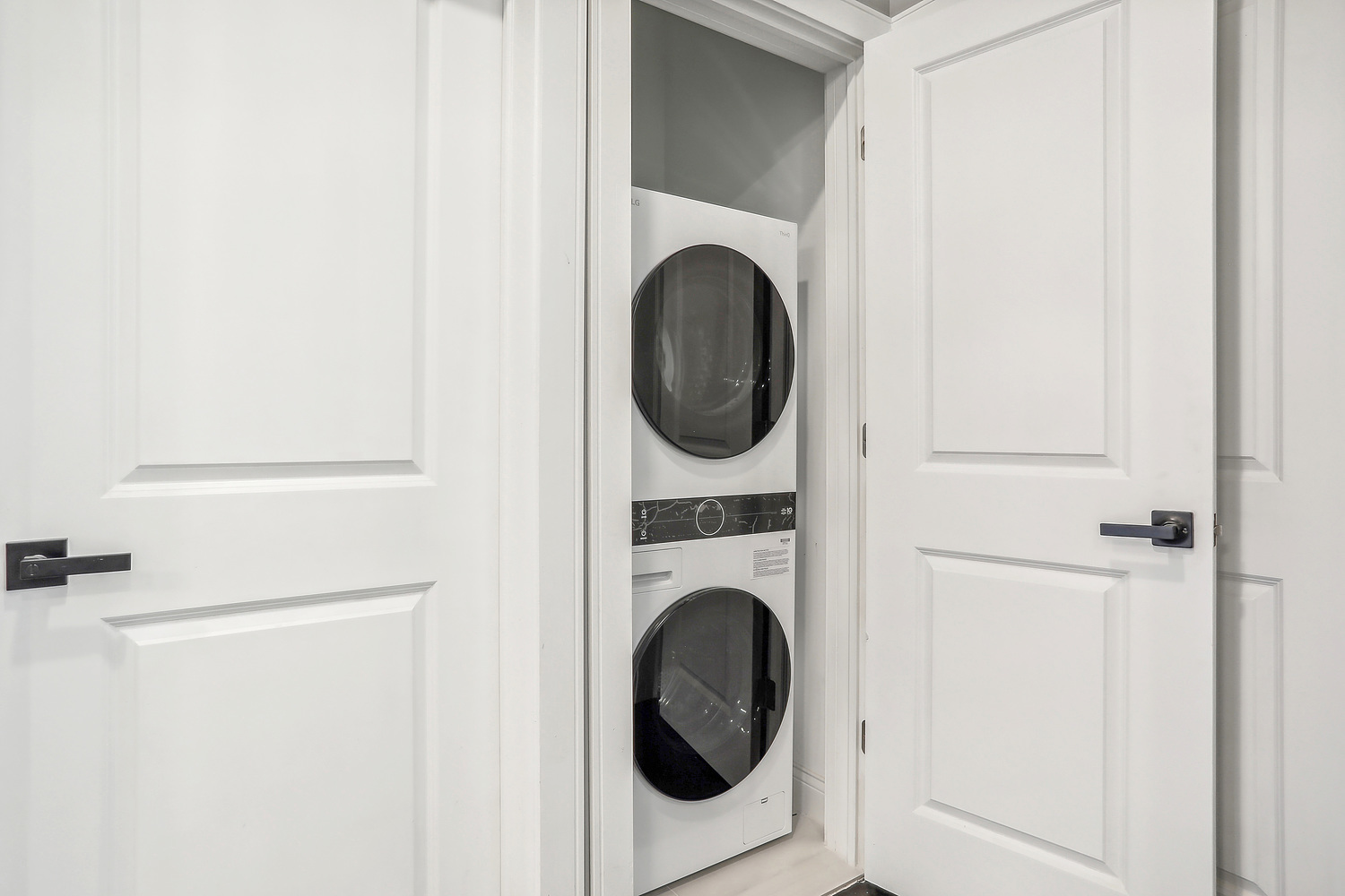 1327 E 52nd Street #202, Chicago, IL 60615