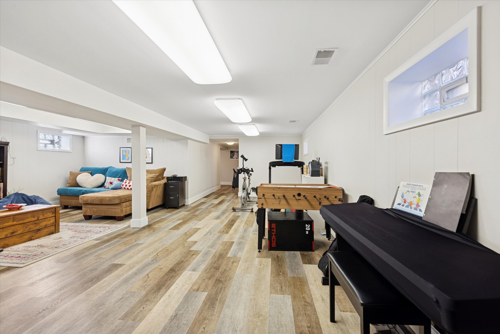 9710 S HARDING Avenue, Evergreen Park, IL 60805